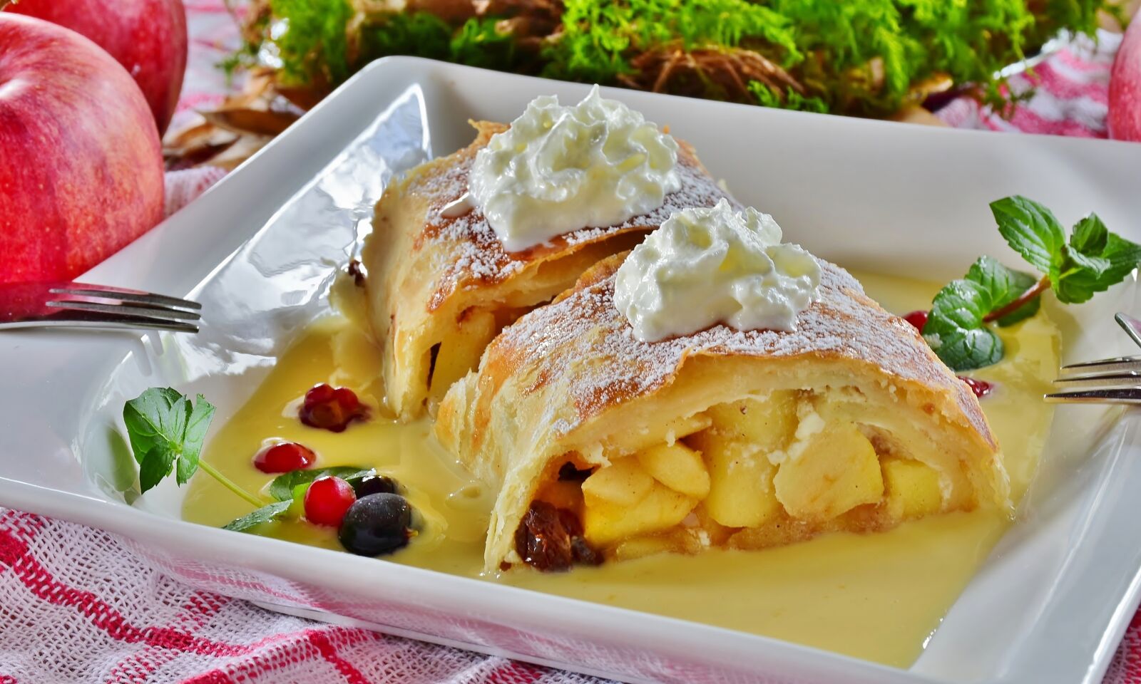 Nikon D7200 sample photo. Strudel, apple strudel, apple photography