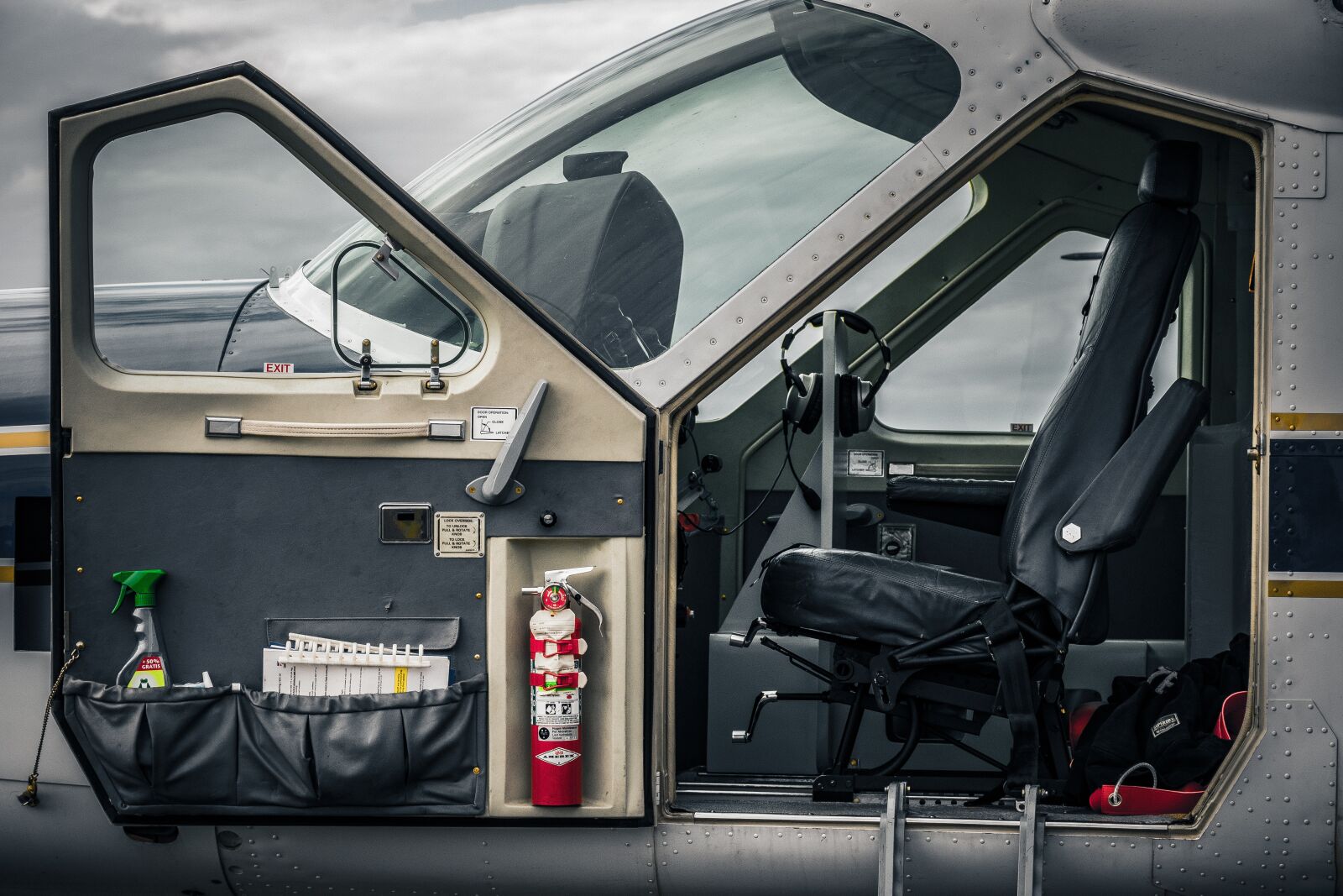 Nikon D5300 sample photo. Cockpit, aircraft, fire extinguisher photography