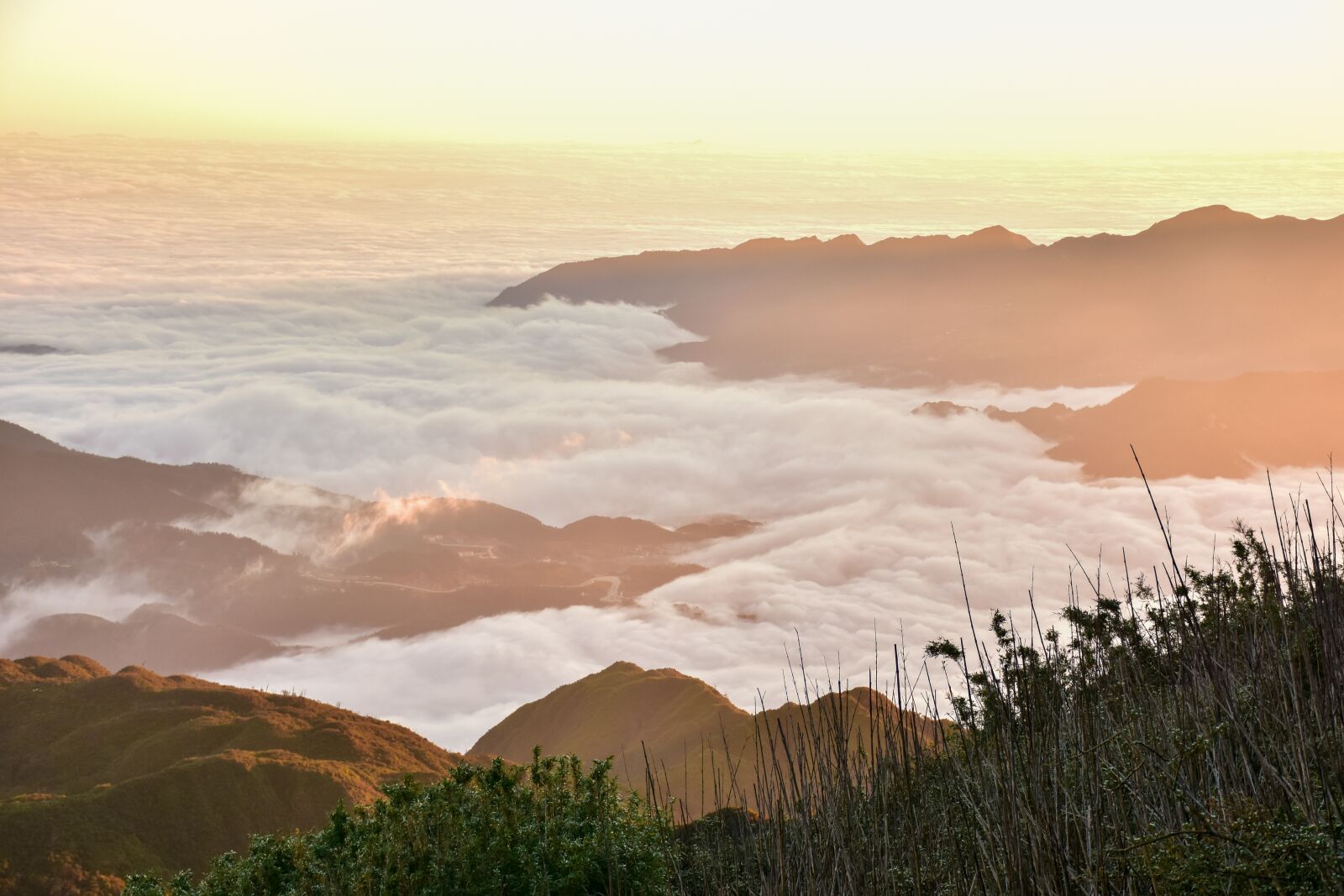 Nikon D7200 sample photo. Clouds, sunrise, sky photography