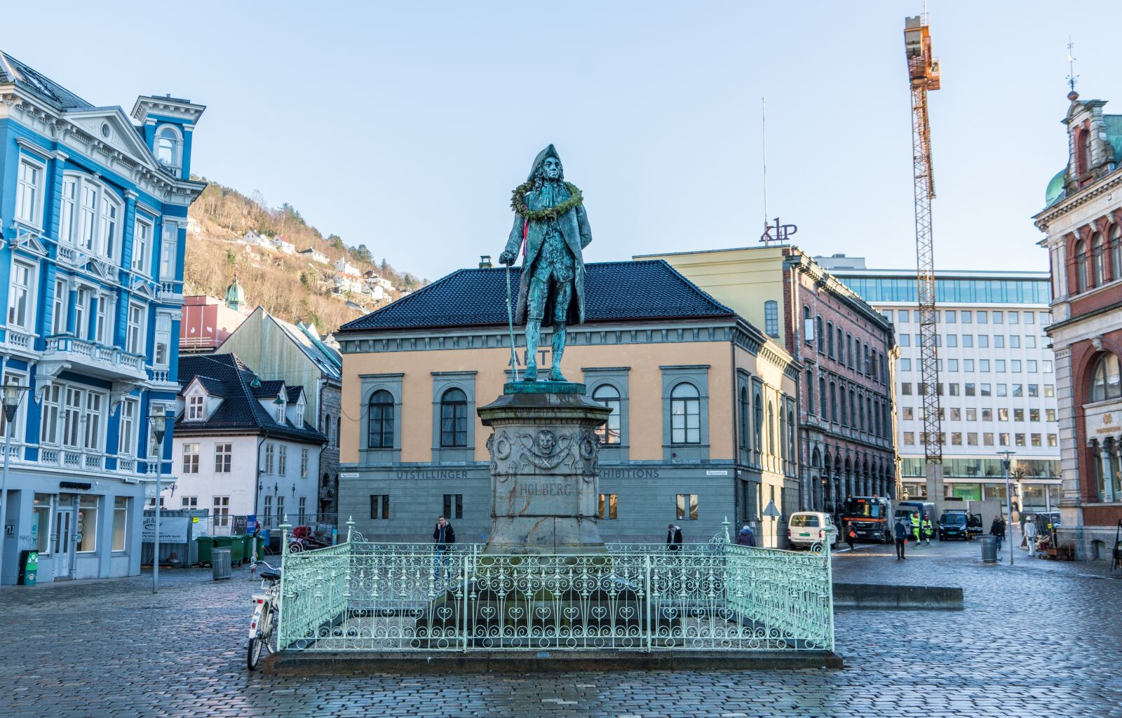 Sony a7R II + Sony FE 24-240mm F3.5-6.3 OSS sample photo. Bergen, norway, statue photography