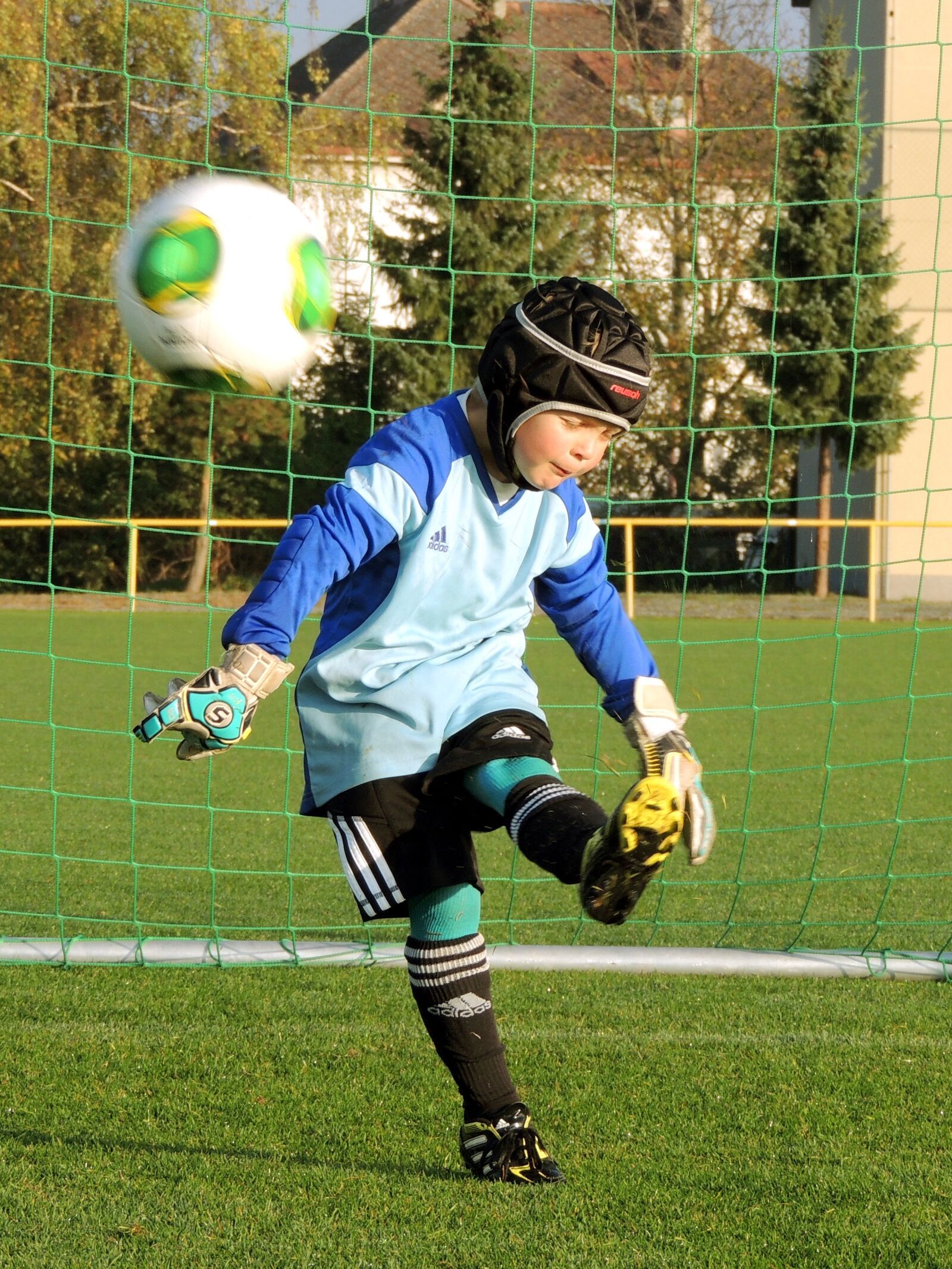 Nikon Coolpix P510 sample photo. Football, footballer, sport photography