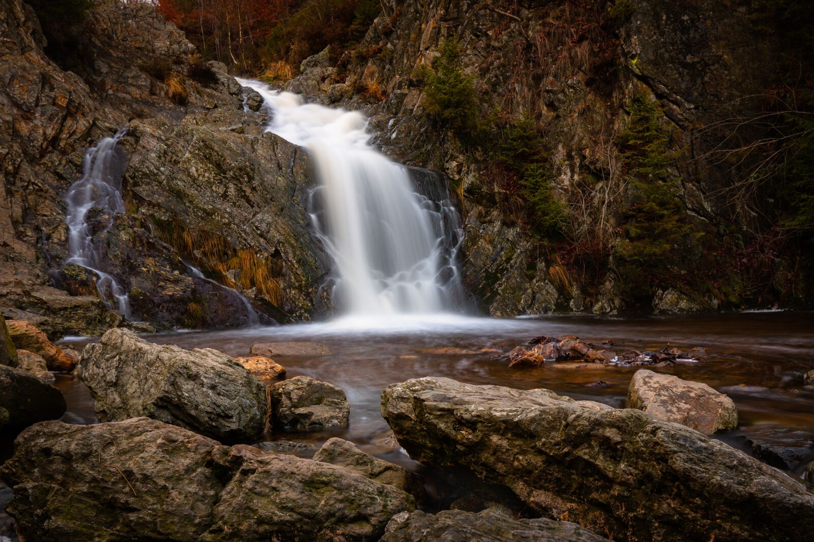 Canon EOS 70D + Canon EF 16-35mm F4L IS USM sample photo. Cascade, water, hautes fagnes photography