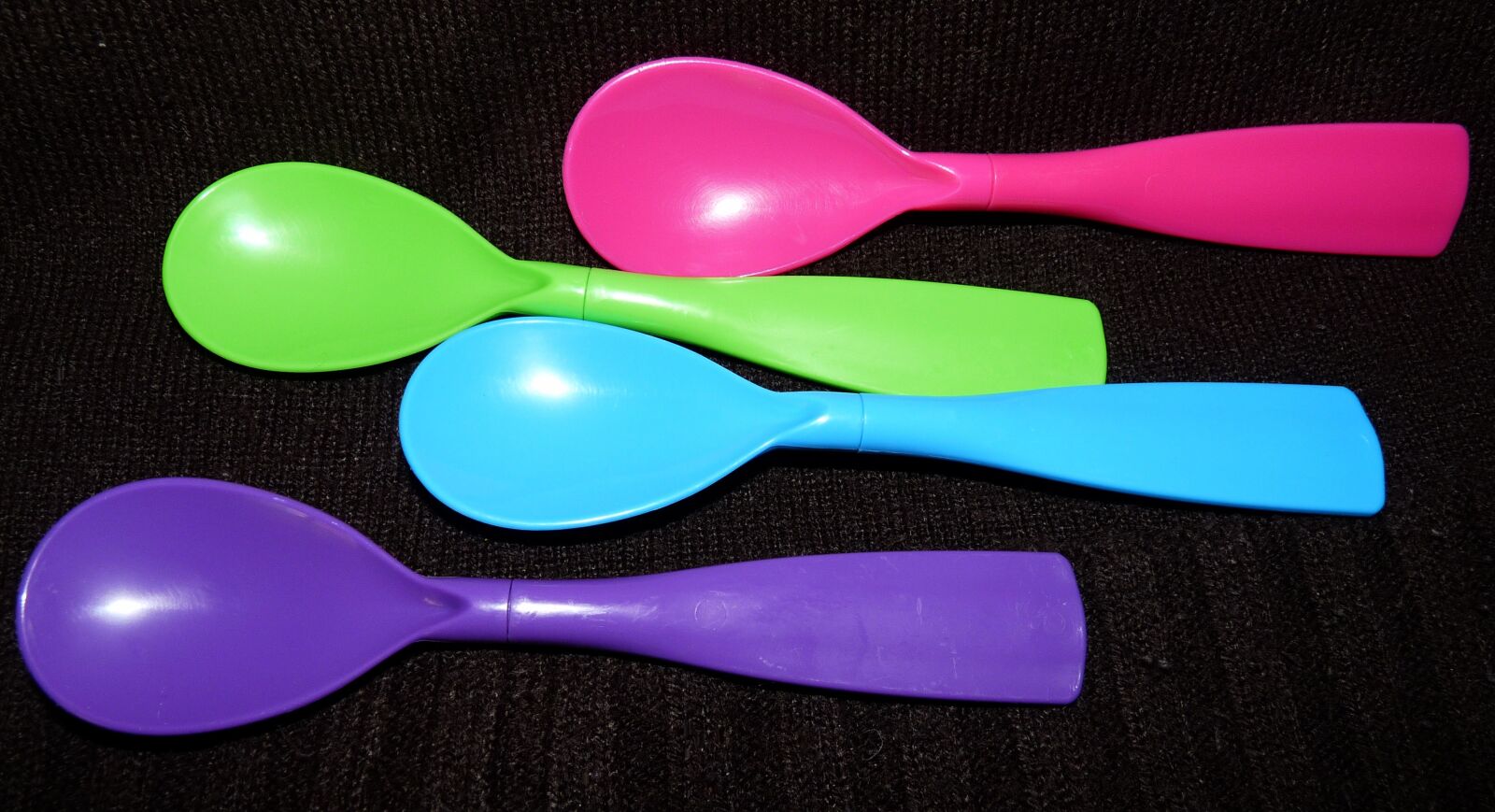 Panasonic Lumix DMC-FZ28 sample photo. Spoons, plastic, cutlery photography