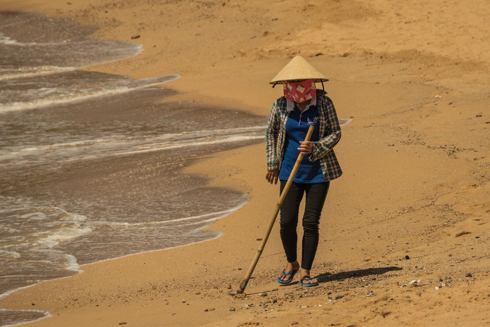 Canon EOS 6D Mark II + Canon EF 70-300 F4-5.6 IS II USM sample photo. Woman, waterfront, cleaning photography