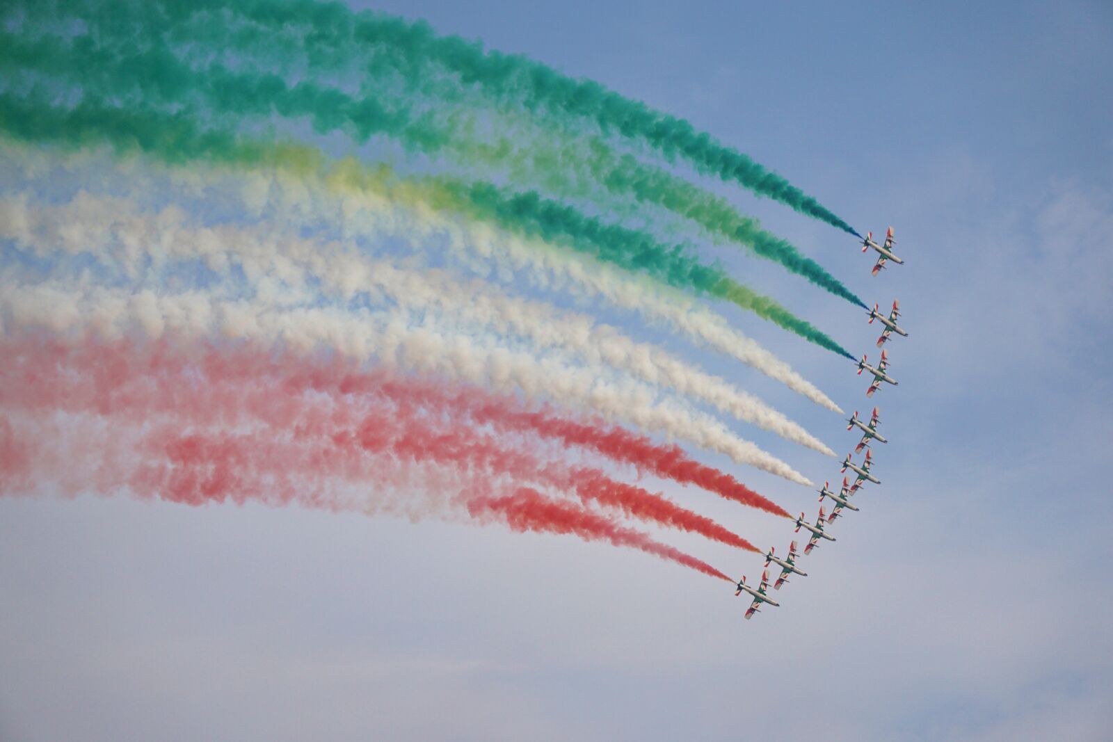 Sony E 55-210mm F4.5-6.3 OSS sample photo. Freccie tricolori, italian acrobatic photography