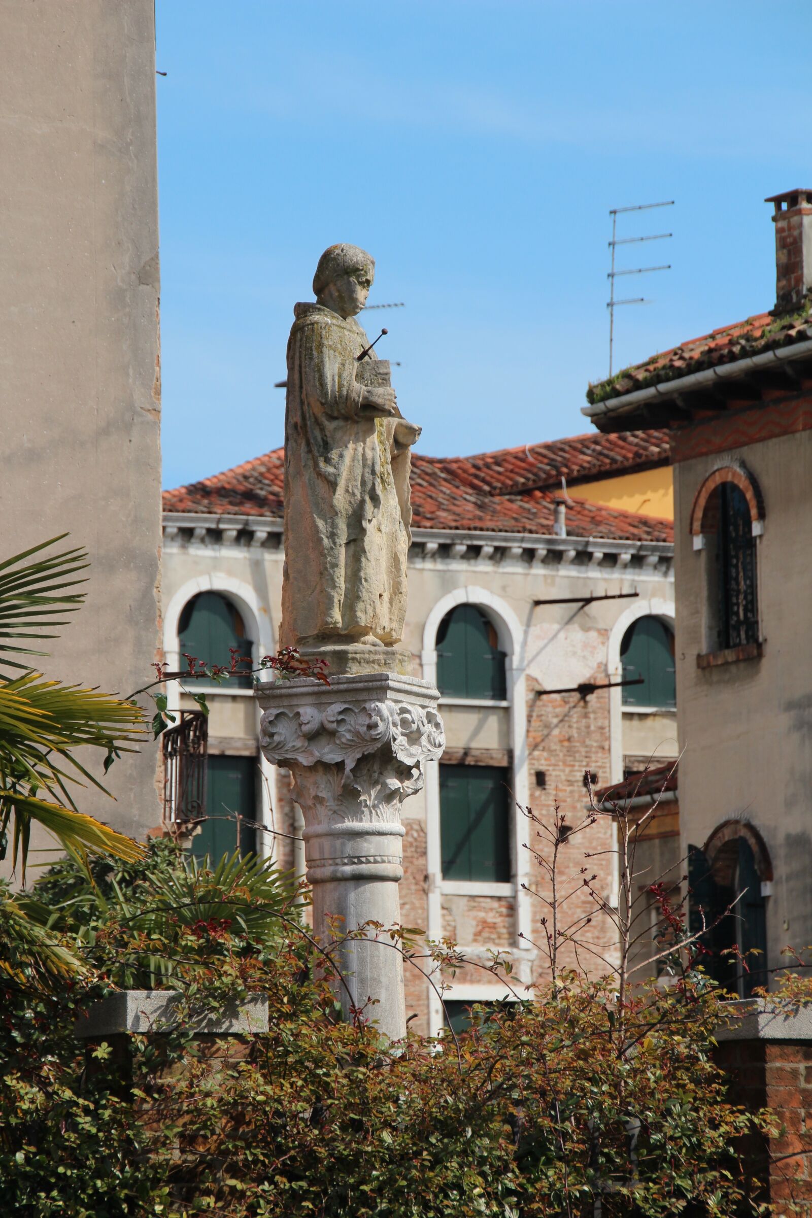 Canon EOS 600D (Rebel EOS T3i / EOS Kiss X5) sample photo. Venice, sculpture, figure photography