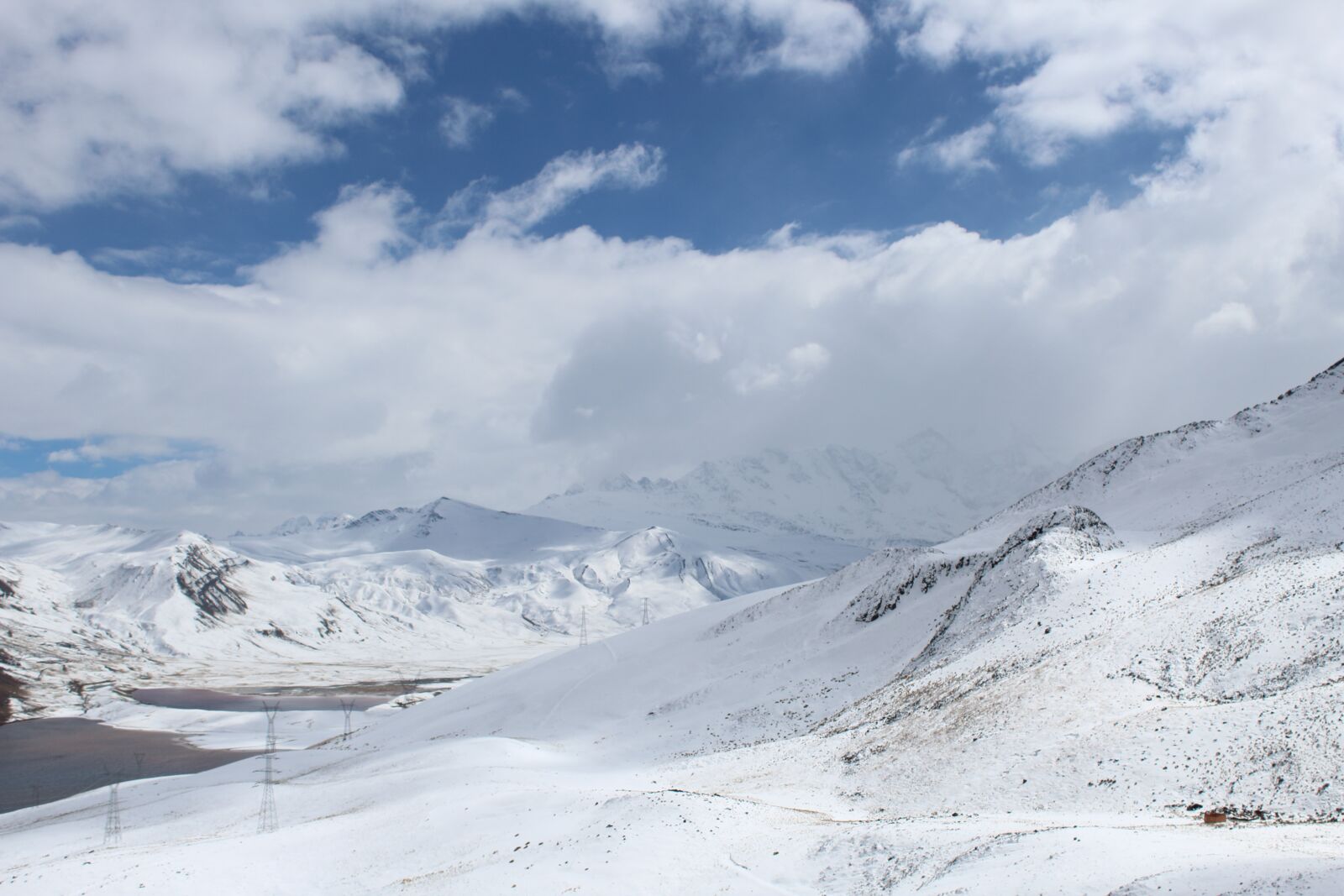 Canon EOS 1300D (EOS Rebel T6 / EOS Kiss X80) sample photo. Clouds, snow, mountain photography