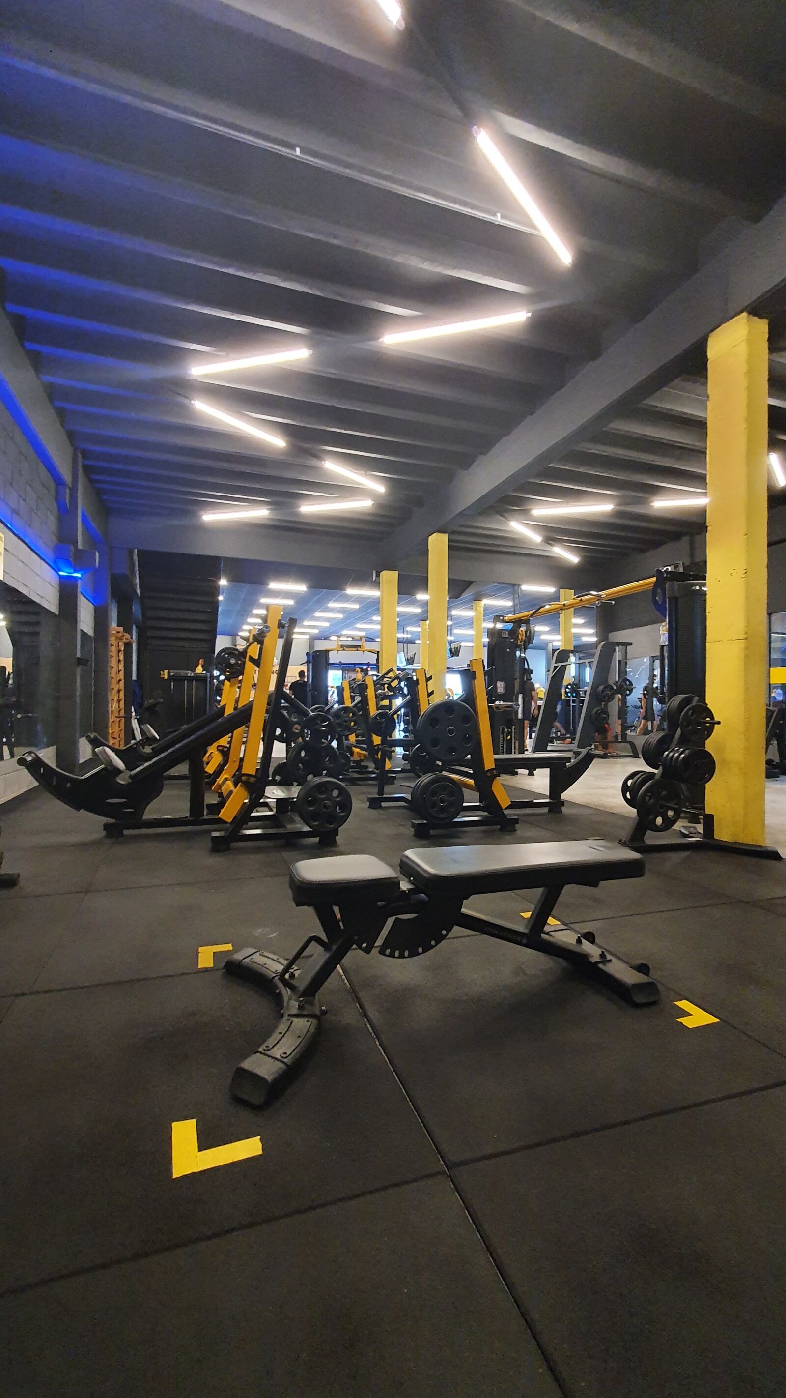 Samsung Galaxy S10e sample photo. Gym, workout, fitness photography