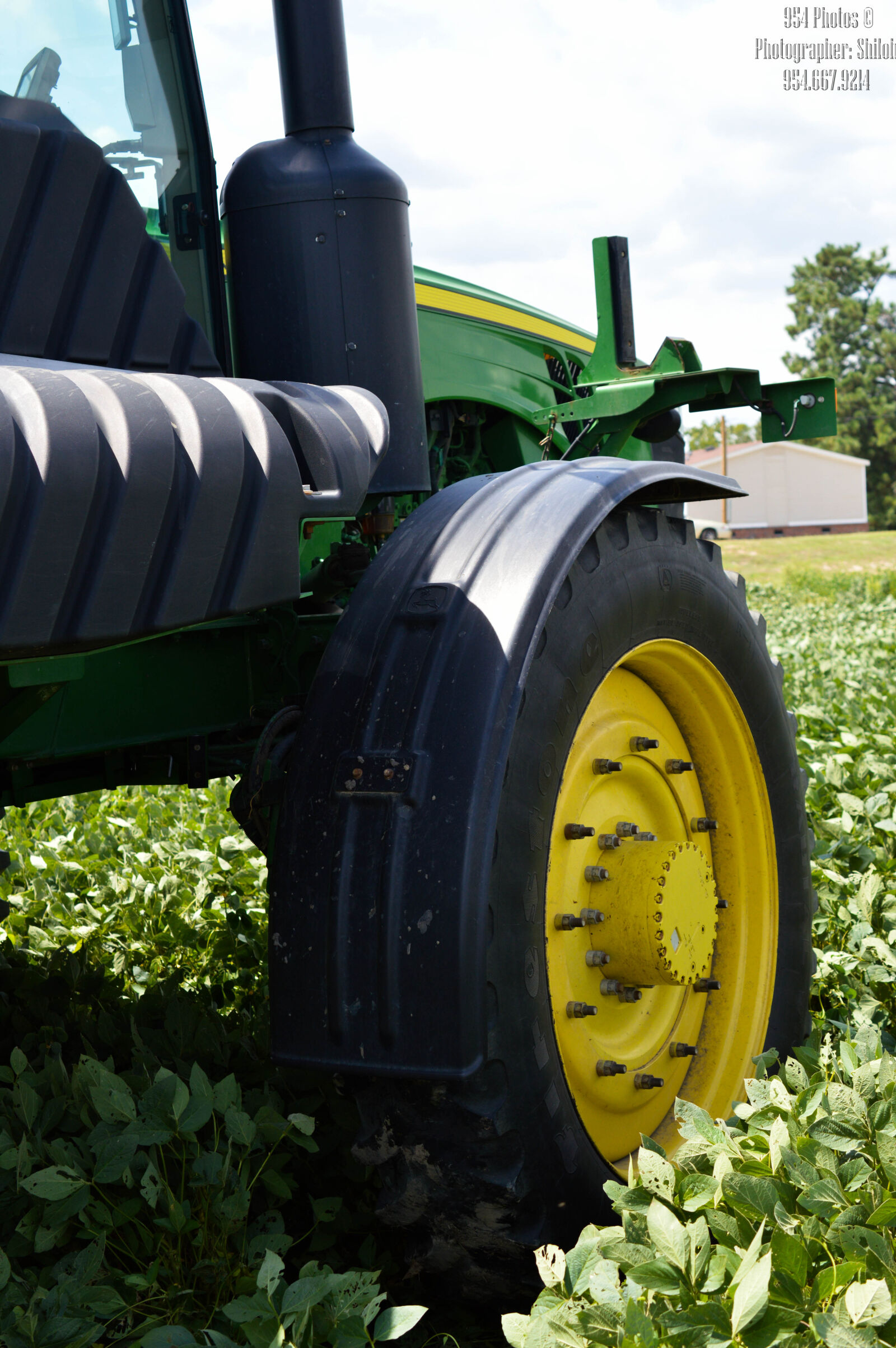 Nikon AF-S DX Micro Nikkor 40mm F2.8 sample photo. Tractor photography