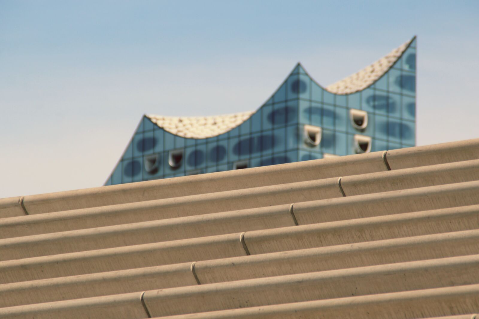 Canon EOS 1200D (EOS Rebel T5 / EOS Kiss X70 / EOS Hi) sample photo. Elbe philharmonic hall, hamburg photography