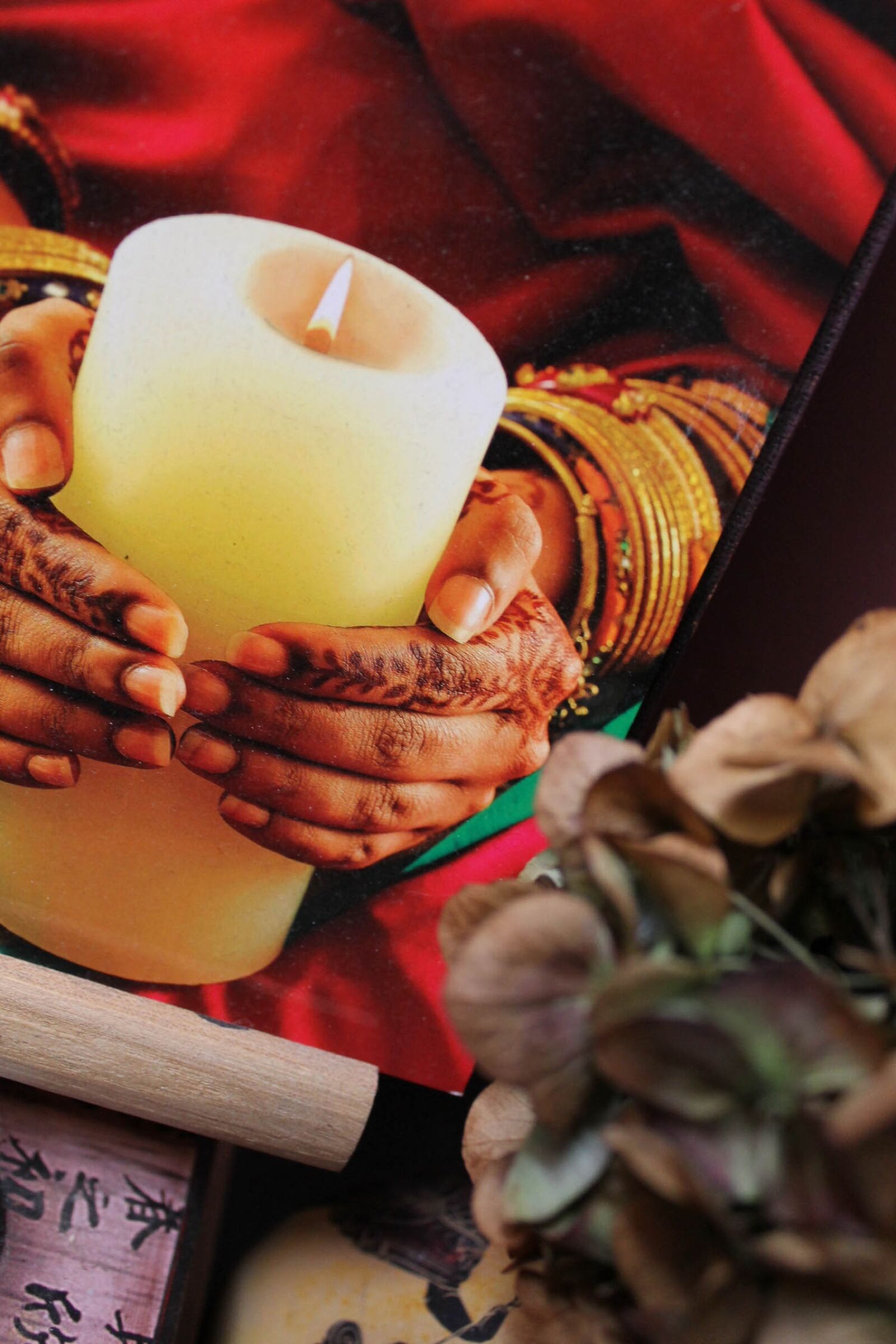 Canon EOS 1100D (EOS Rebel T3 / EOS Kiss X50) sample photo. Candle, hands, monk photography