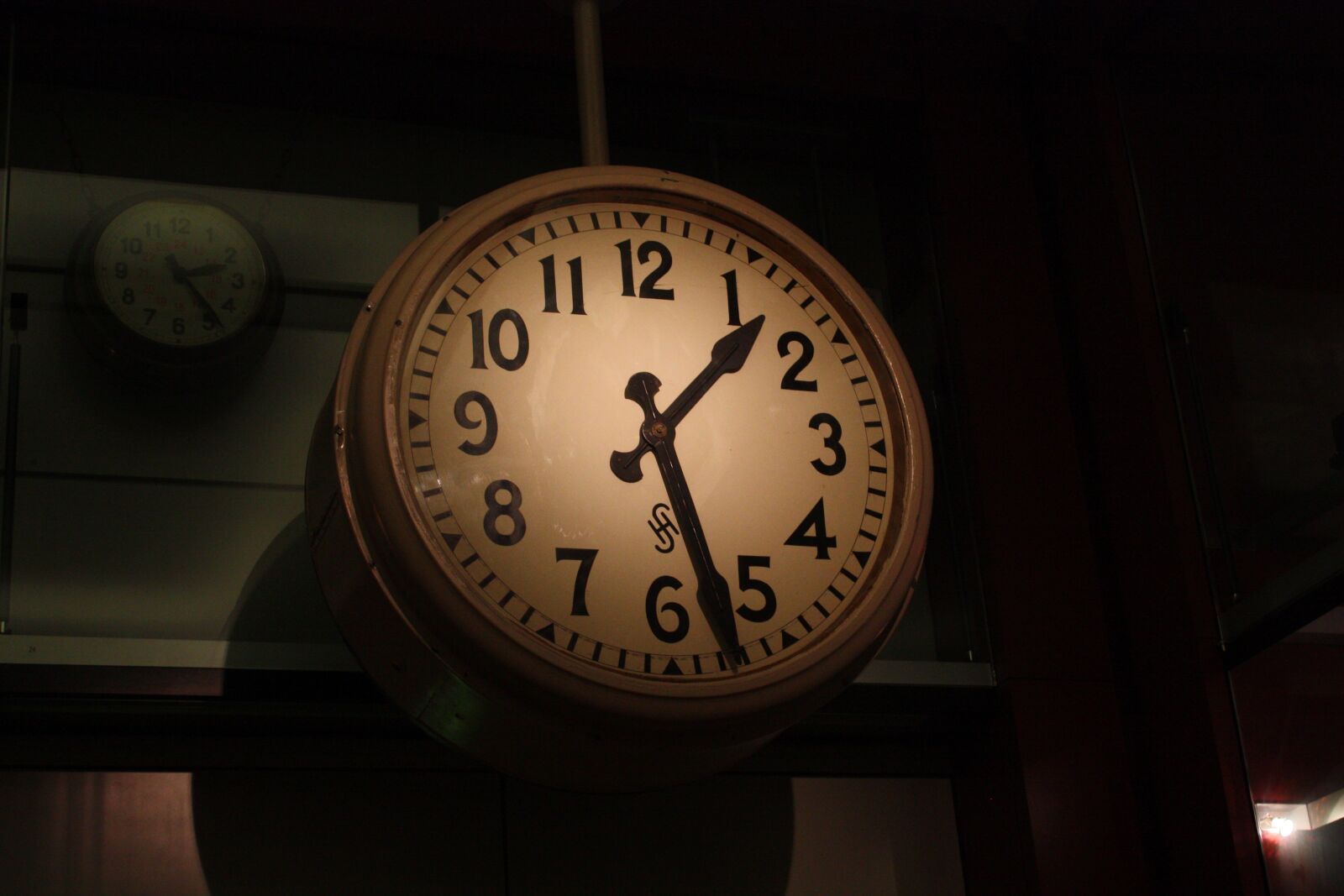 Canon EOS 450D (EOS Rebel XSi / EOS Kiss X2) sample photo. Clock, time, dial photography