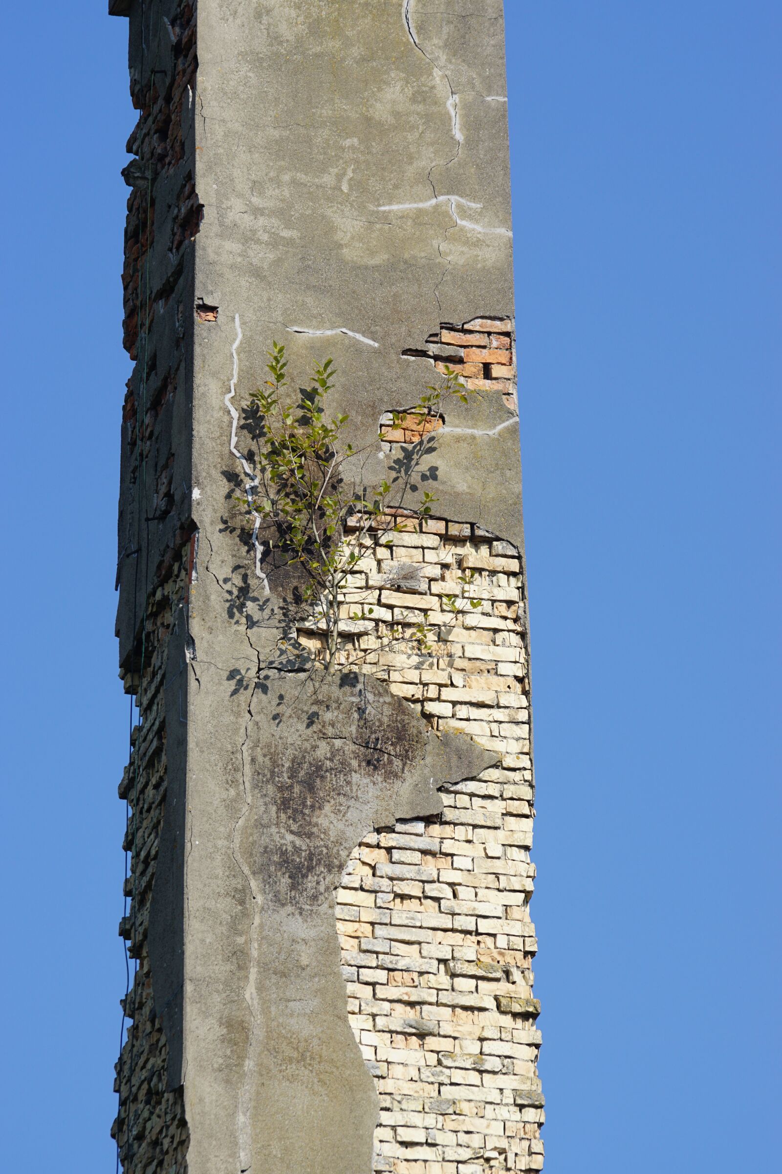 Sony 70-400mm F4-5.6 G SSM sample photo. Abandoned place, high chimney photography