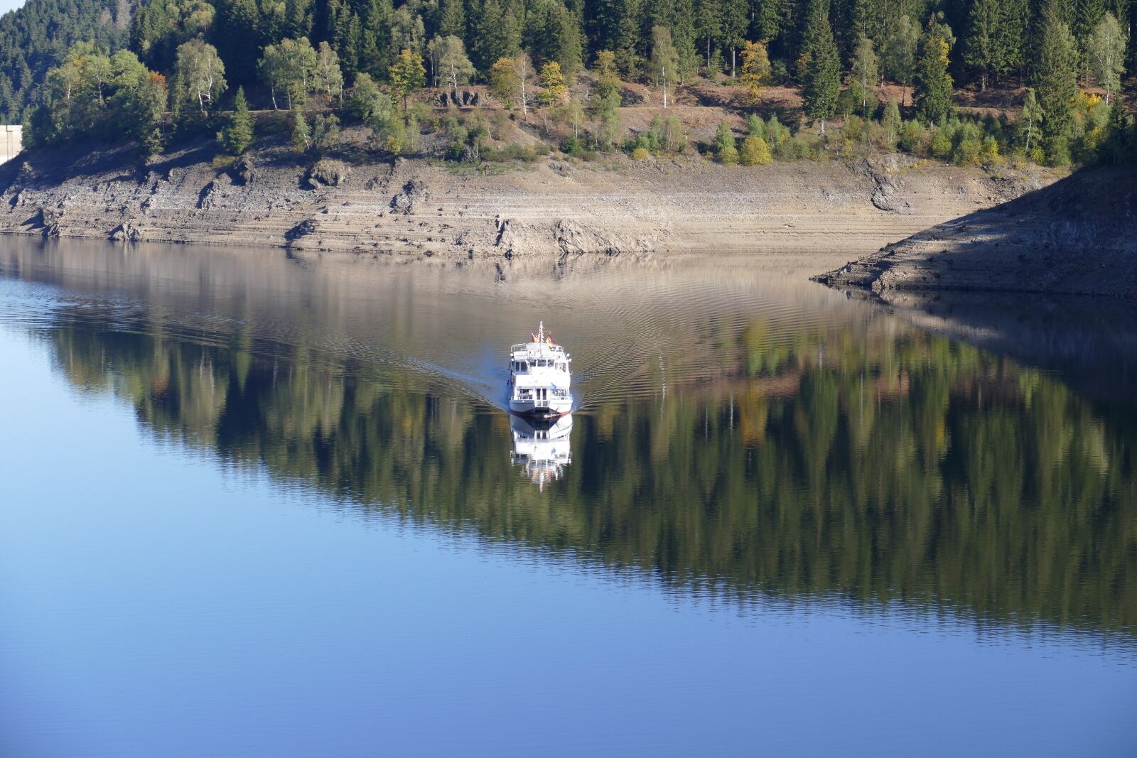 Panasonic Lumix DMC-FZ1000 sample photo. Ship, reservoir, inland waterway photography