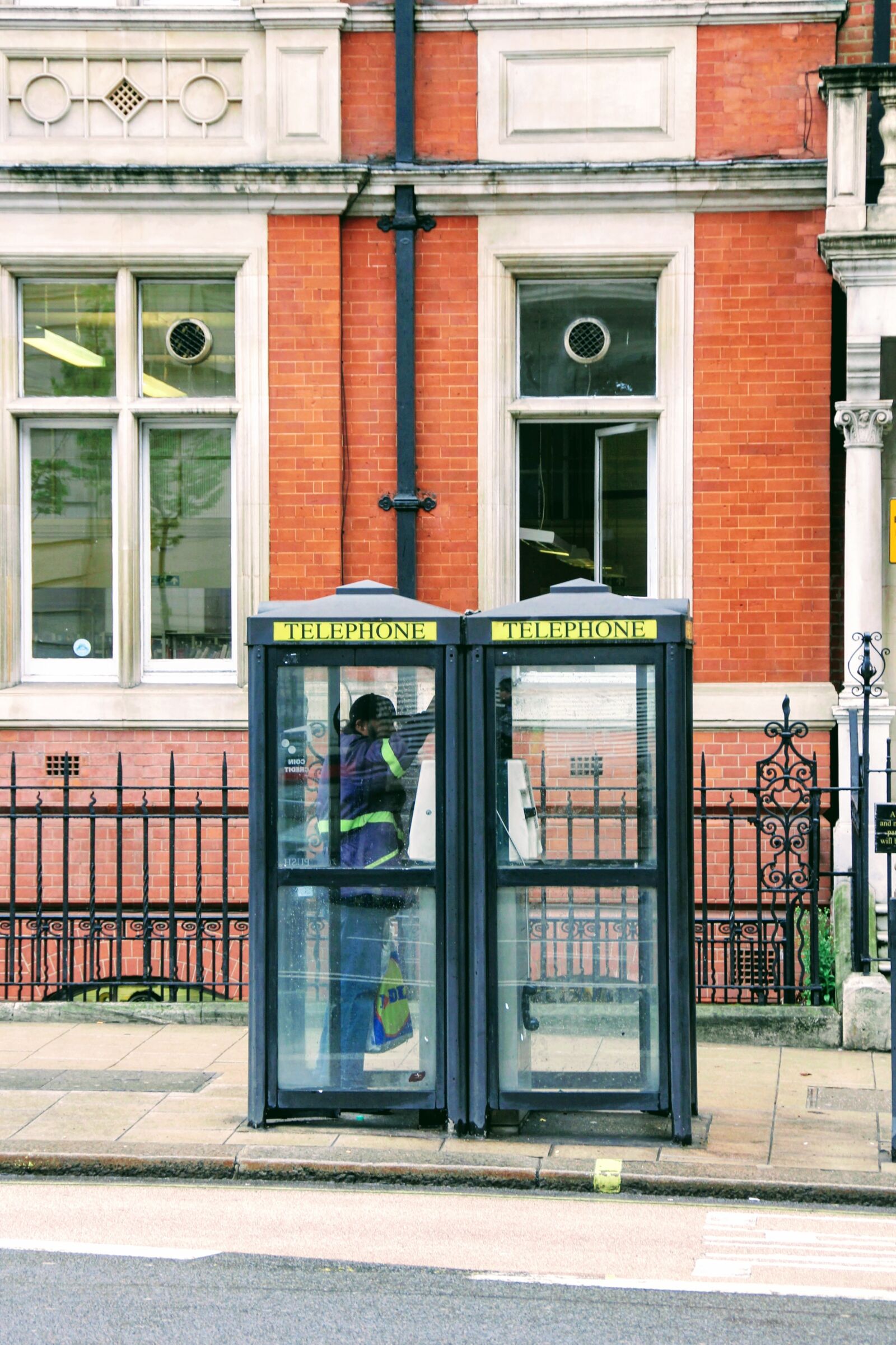 Canon EOS 60D sample photo. Phone booth, telephone house photography