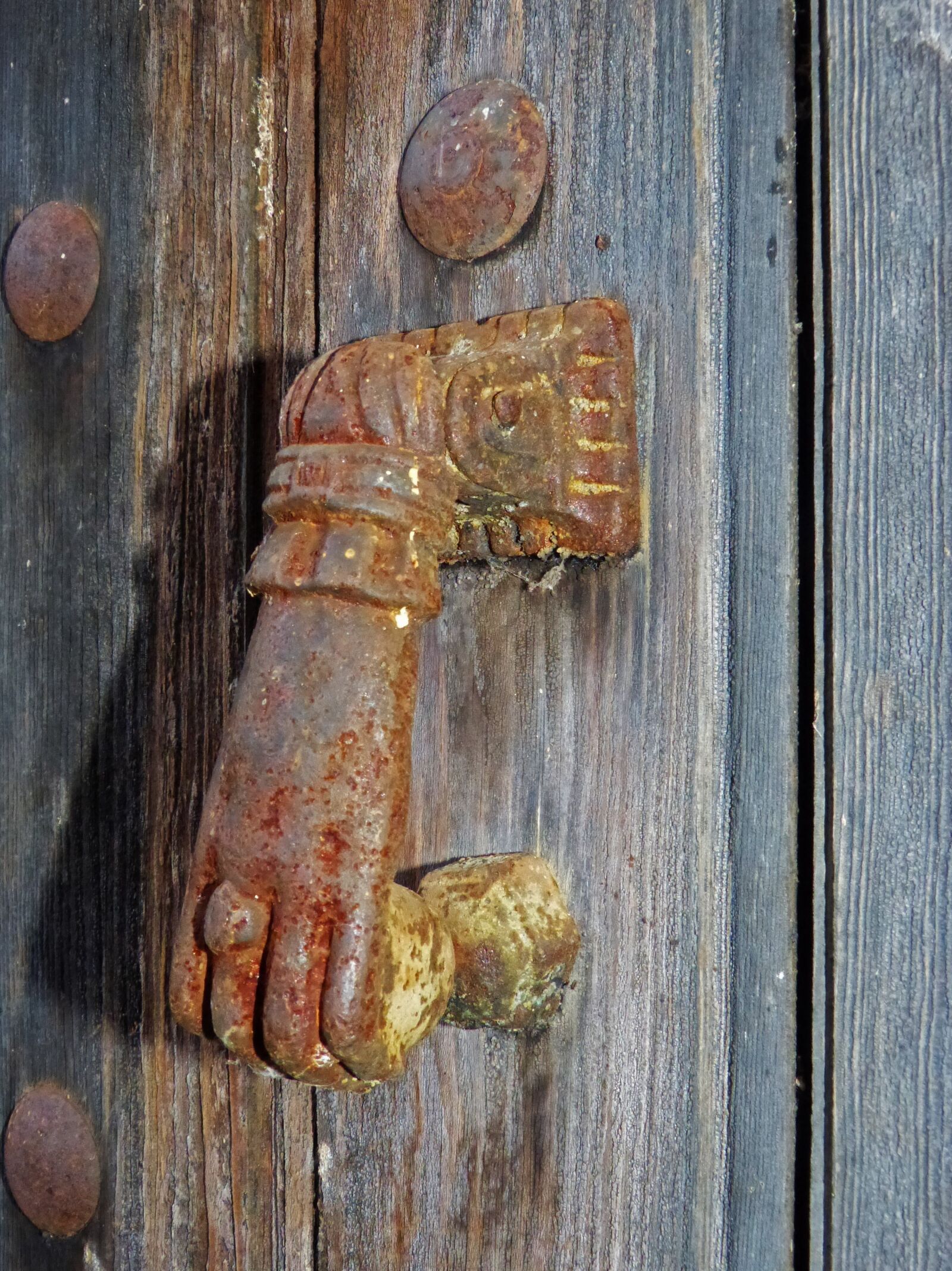 Panasonic DMC-FZ62 sample photo. Passepartout, hand, old door photography
