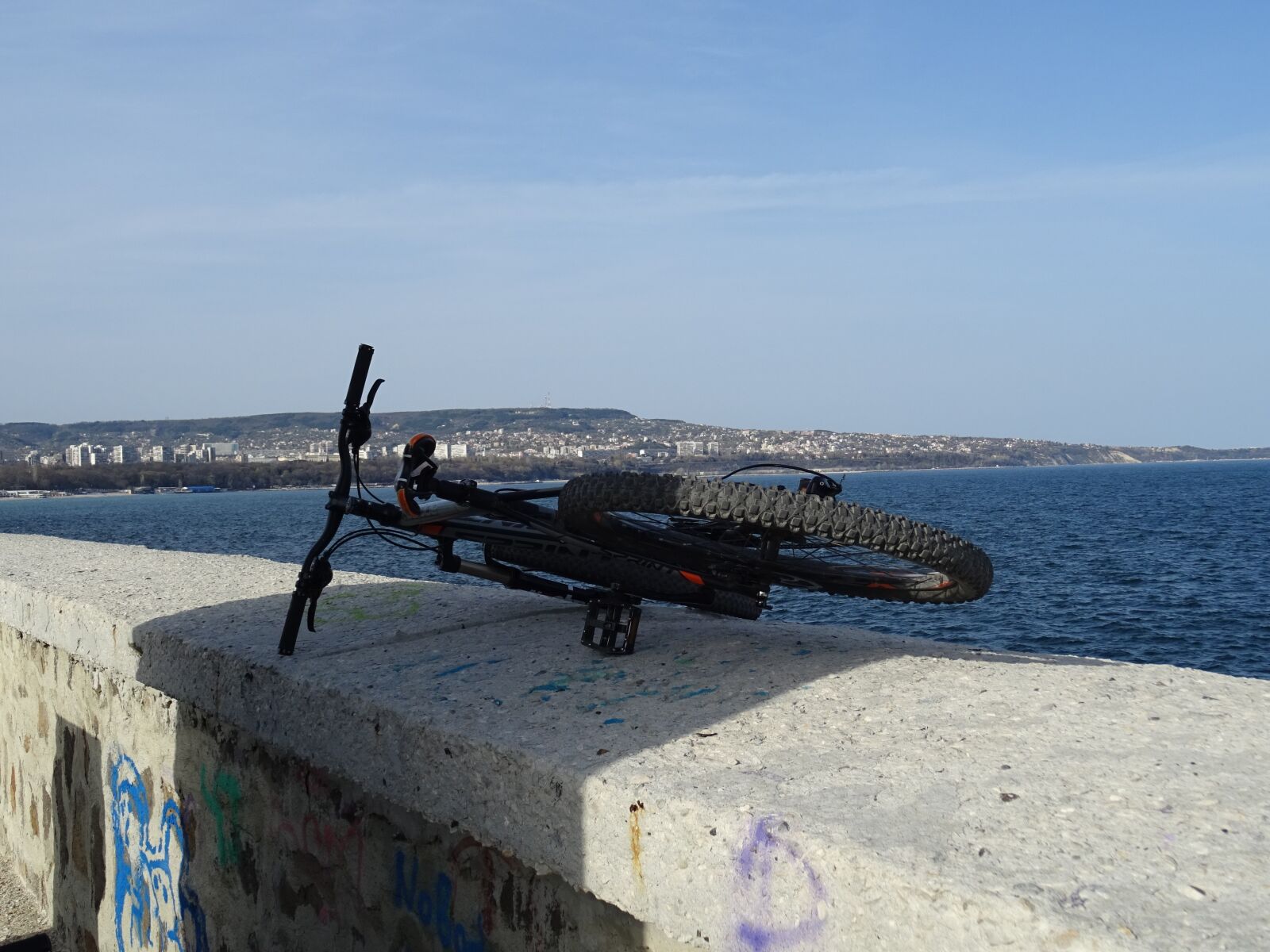Sony DSC-HX60 sample photo. Sea, bike, sky photography