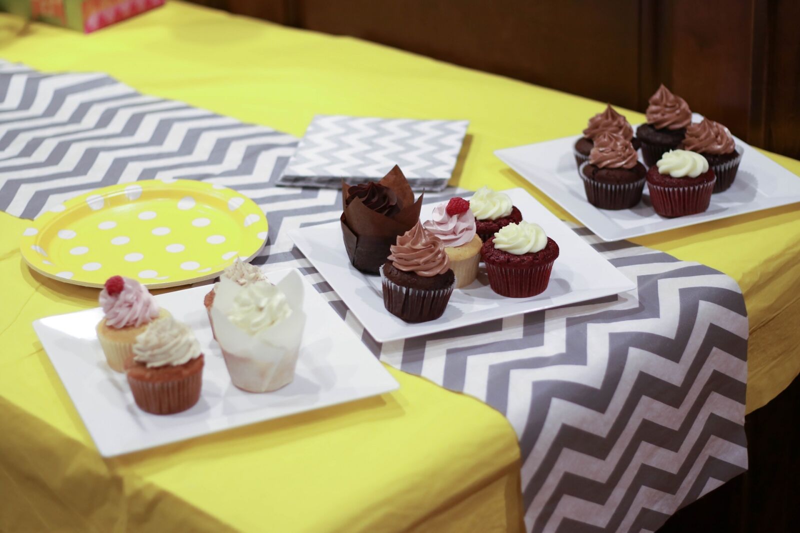Canon EOS 7D Mark II sample photo. Cupcakes, decorated, icing photography