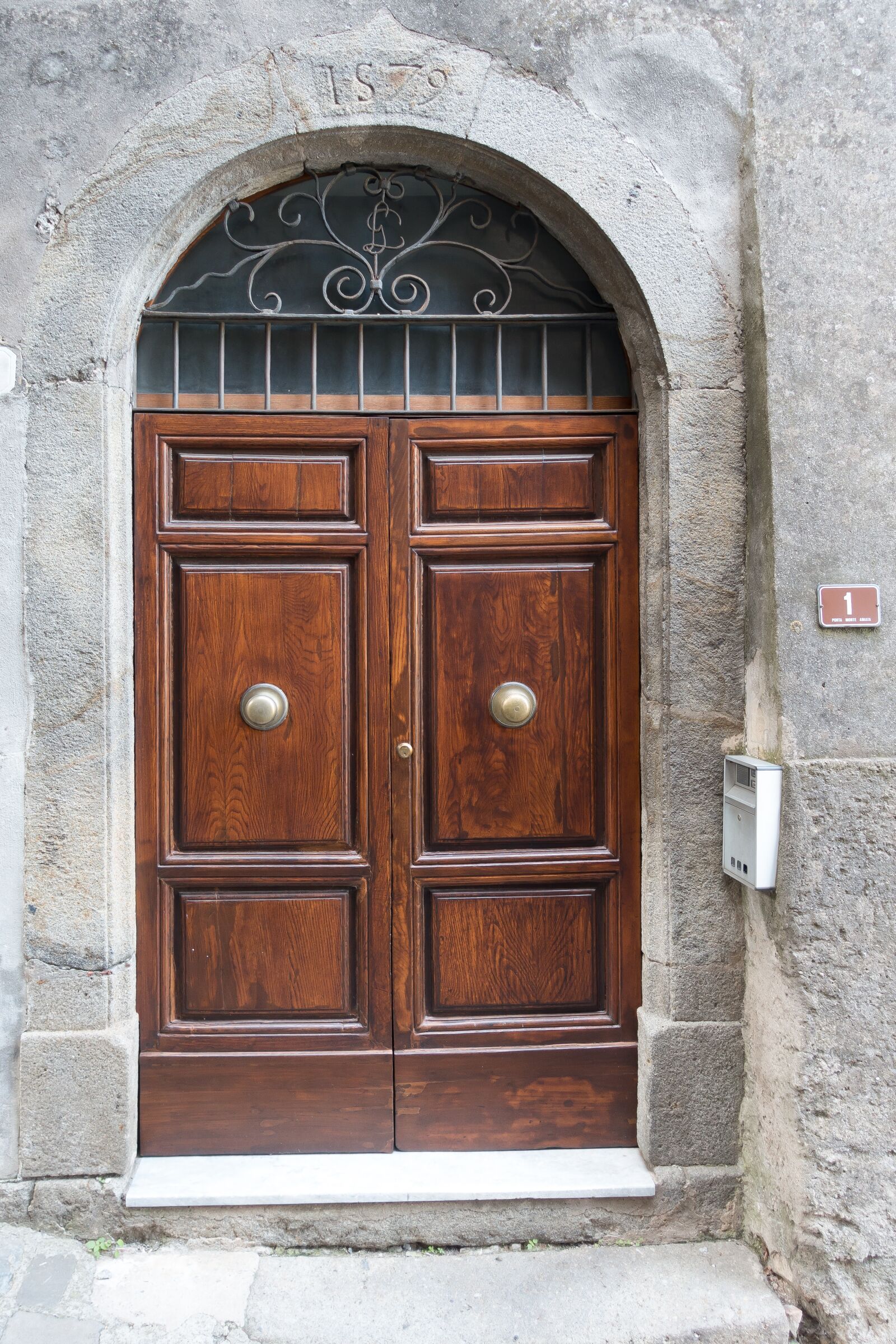 Sony Cyber-shot DSC-RX100 III sample photo. Door, input, wood photography