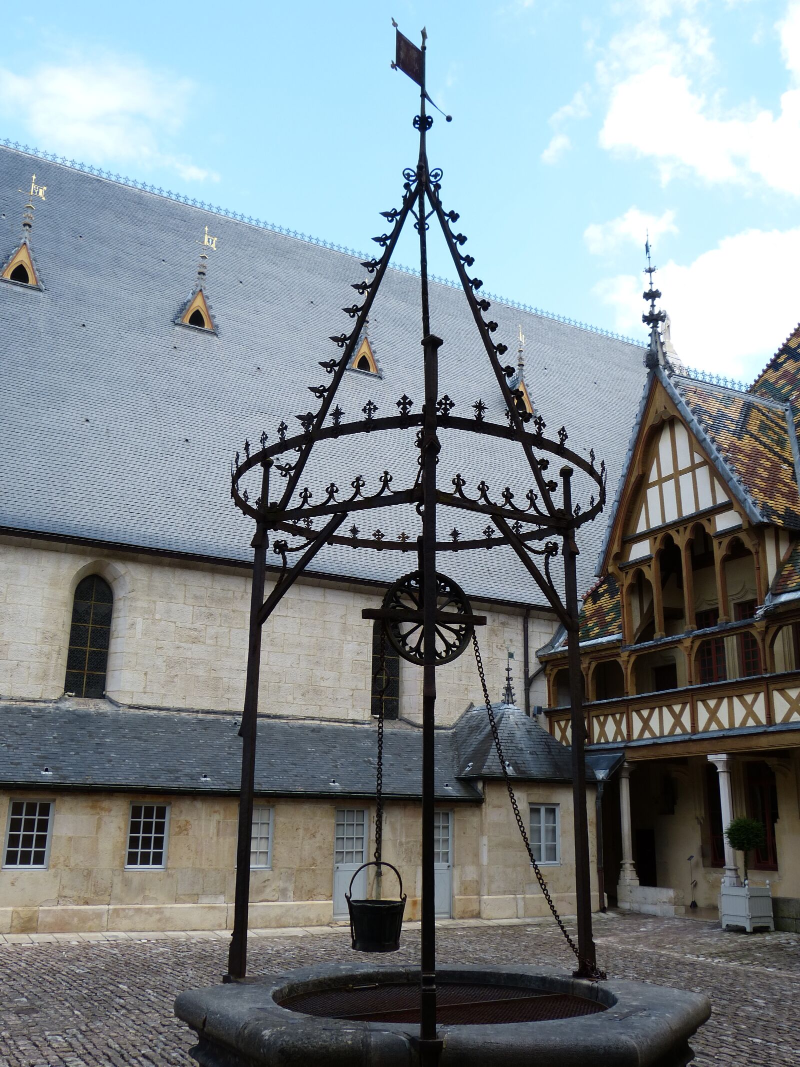 Panasonic Lumix DMC-FZ150 sample photo. Beaune, france, burgundy photography