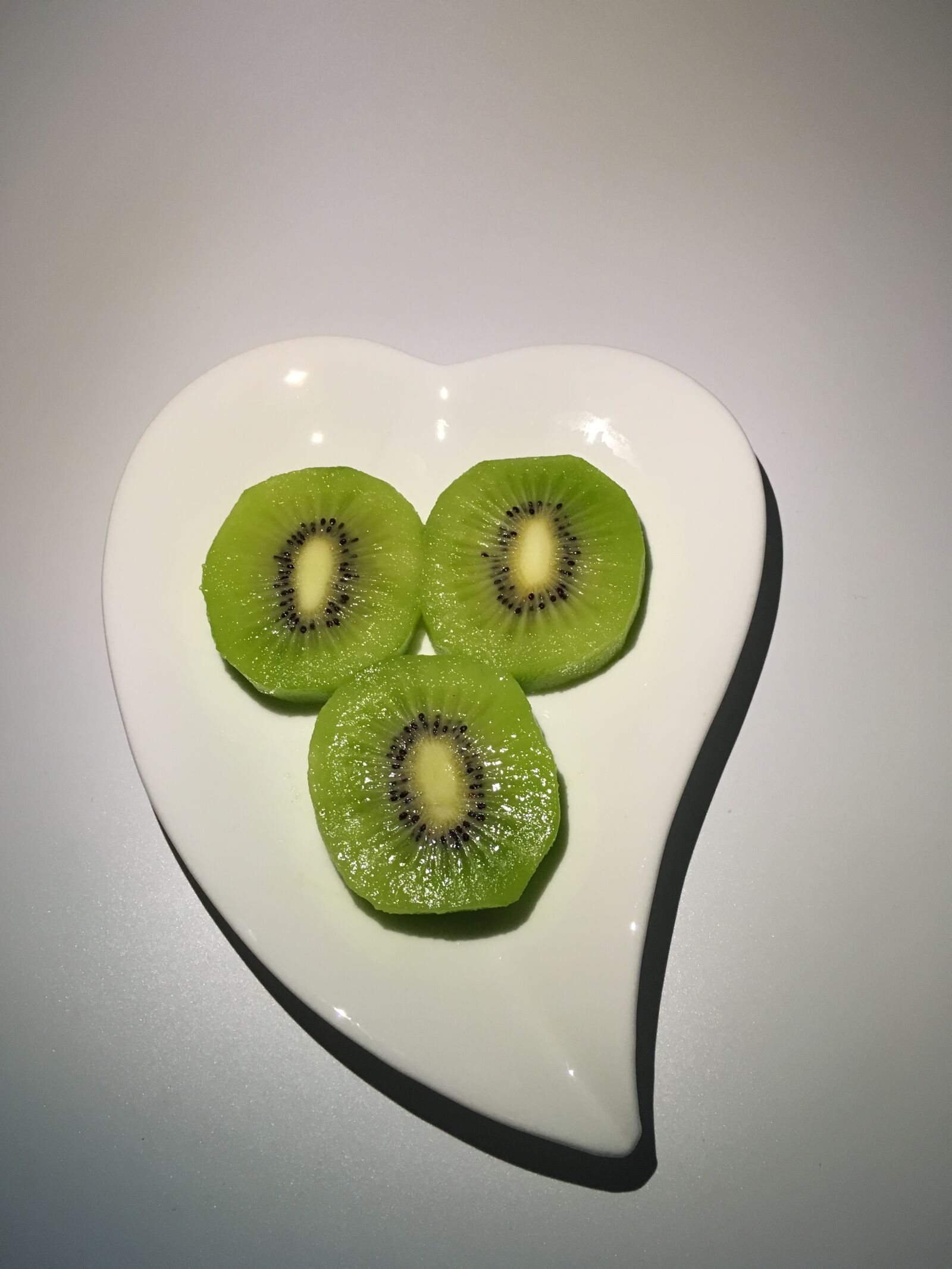 Apple iPhone SE sample photo. Kiwi, kiwi slices, heart-shaped photography