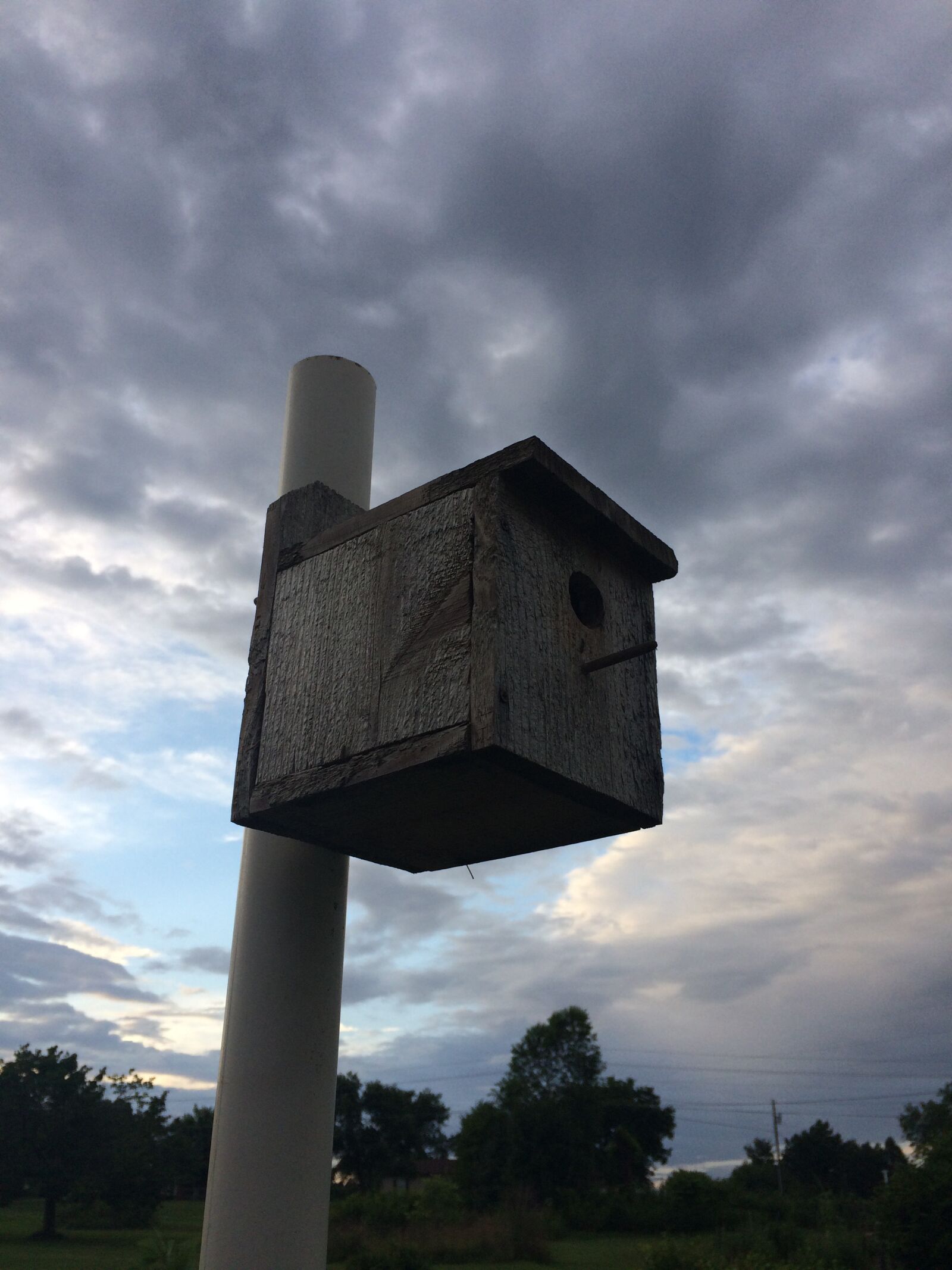 iPhone 5s back camera 4.15mm f/2.2 sample photo. Birdhouse, sky, sunset photography