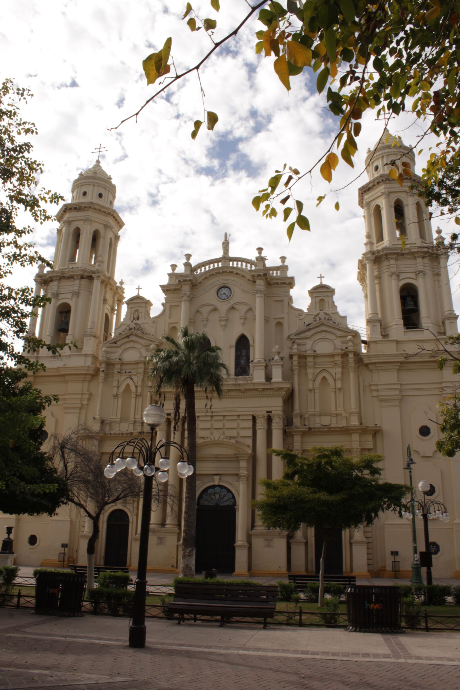 Canon EOS 1300D (EOS Rebel T6 / EOS Kiss X80) sample photo. Cathedral, mexico, culture photography