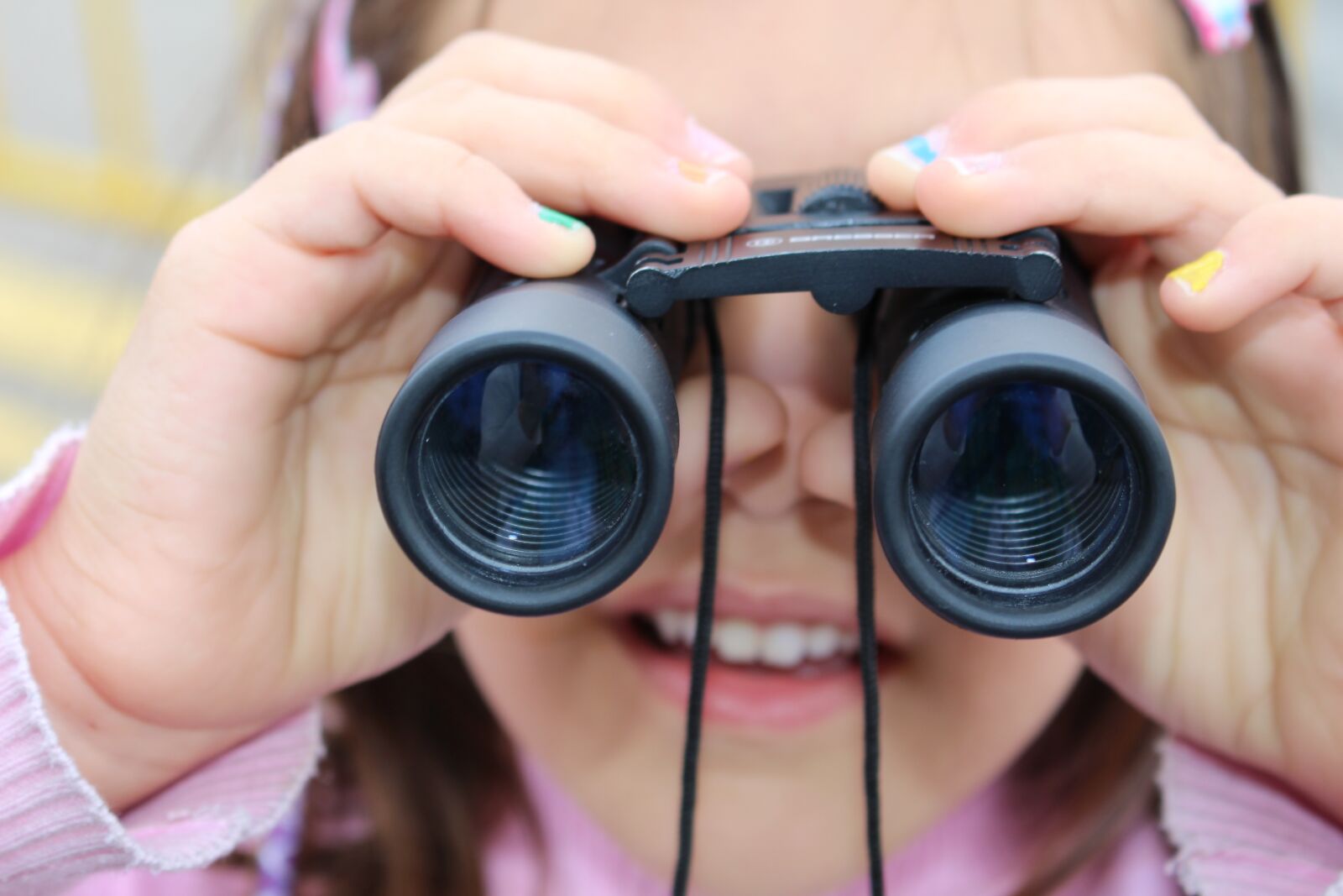 Canon EOS 700D (EOS Rebel T5i / EOS Kiss X7i) sample photo. Girl, binoculars, children photography