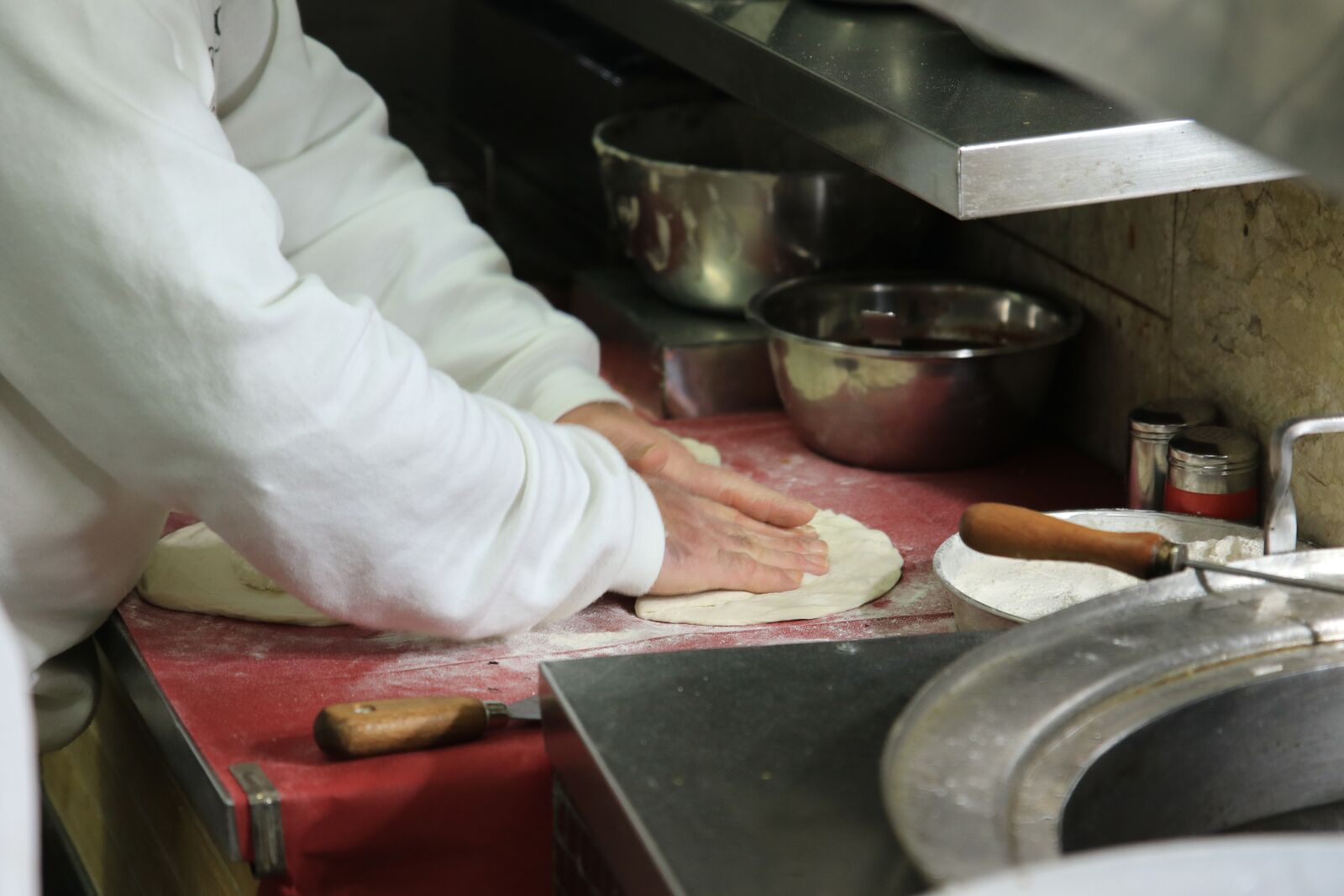 Canon EOS 7D Mark II sample photo. Pizza, naples, italian photography