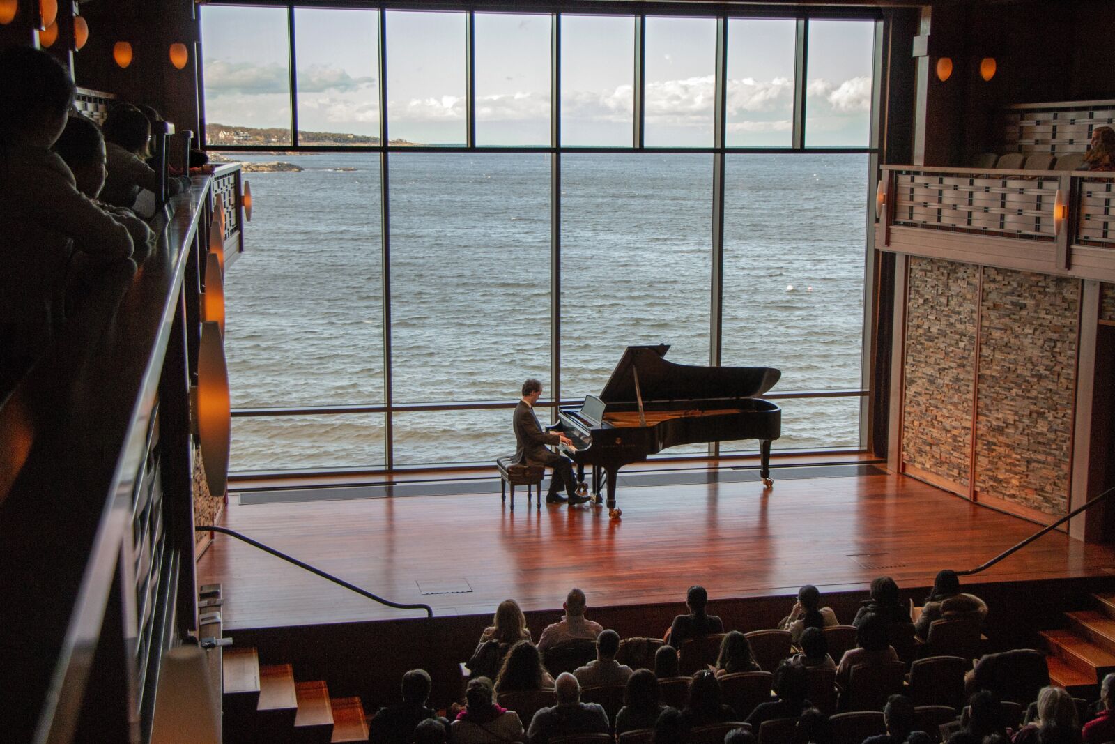 Canon EF-S 18-135mm F3.5-5.6 IS USM sample photo. Theater, piano, grand piano photography