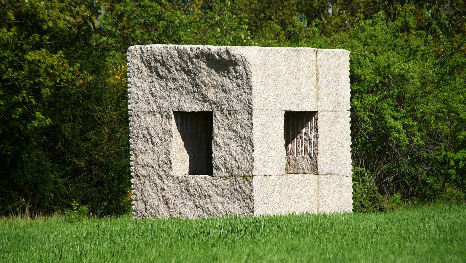 Canon EOS 1000D (EOS Digital Rebel XS / EOS Kiss F) sample photo. Sculptures in the field photography
