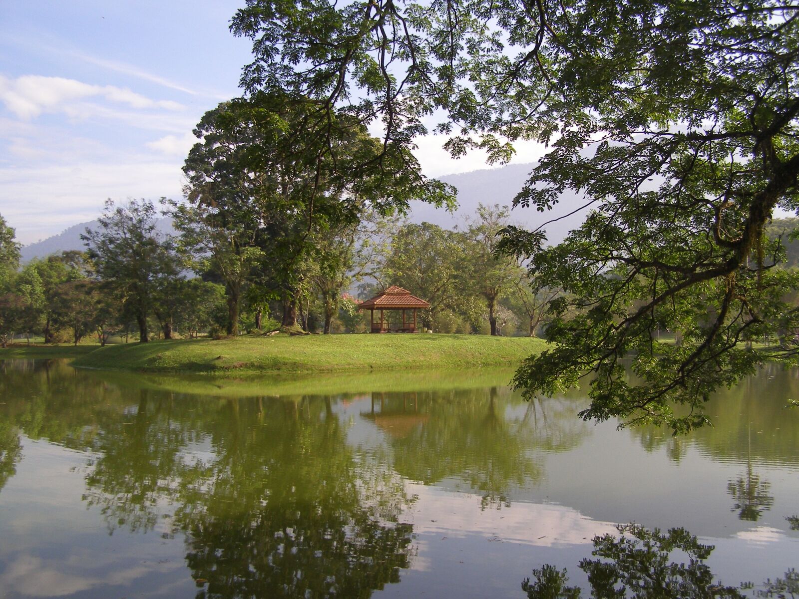 Olympus SP500UZ sample photo. Lake, garden, taiping photography
