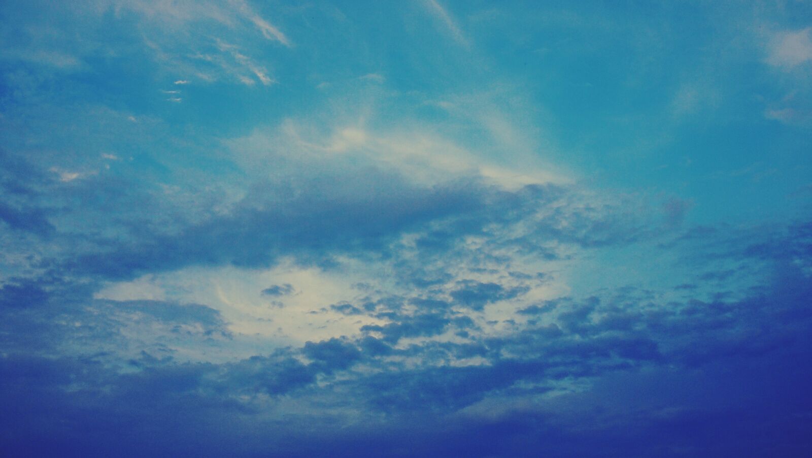 Olympus PEN E-PL1 sample photo. Blue, sky, clouds photography