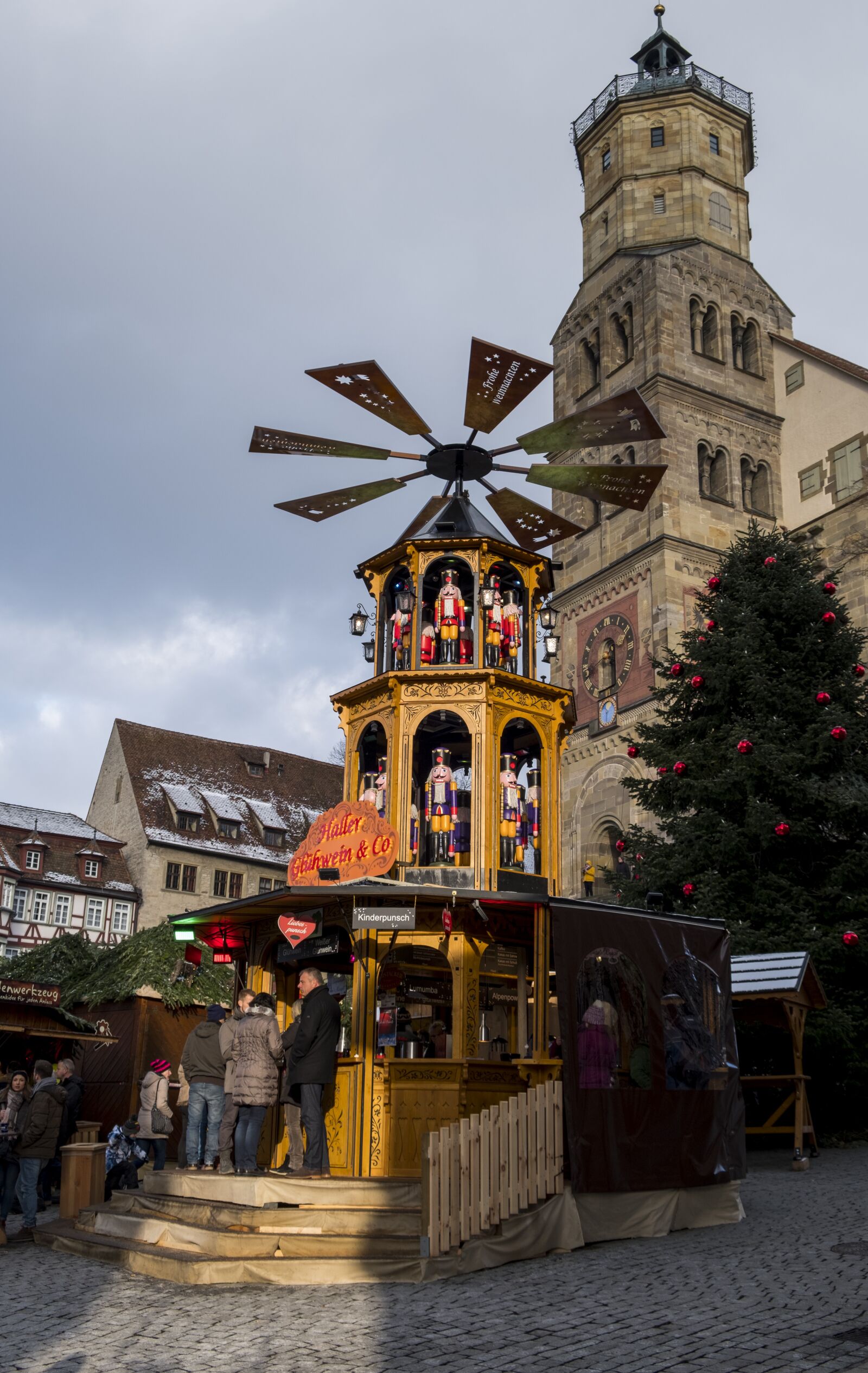 Fujifilm XF 18-55mm F2.8-4 R LM OIS sample photo. Christmas pyramid, christmas market photography
