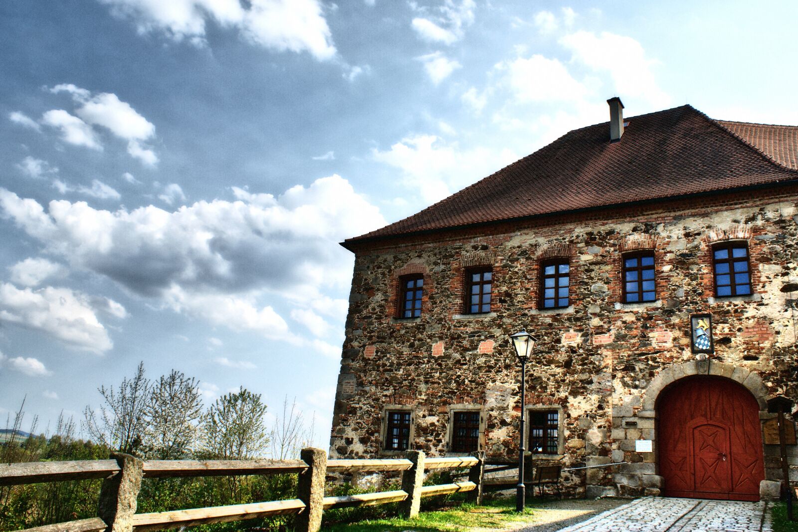 Sony Alpha DSLR-A350 sample photo. Architecture, house, old photography