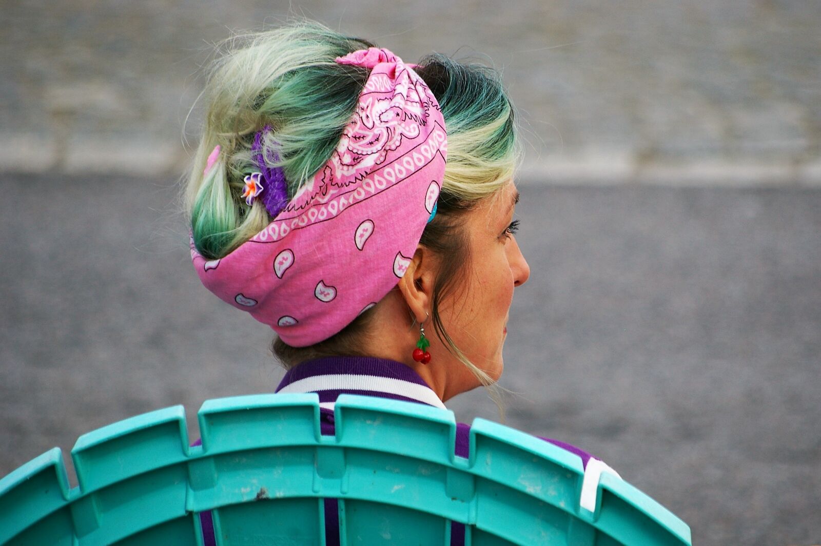 Pentax *ist DL sample photo. Woman, scarf, profile photography