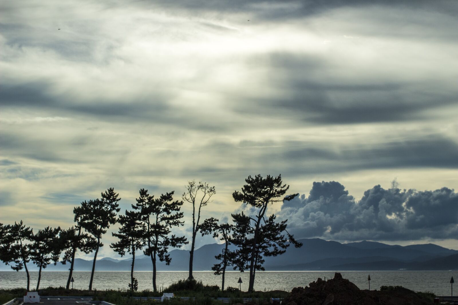 Canon EOS 100D (EOS Rebel SL1 / EOS Kiss X7) + Canon EF 40mm F2.8 STM sample photo. And boo, nature, sky photography