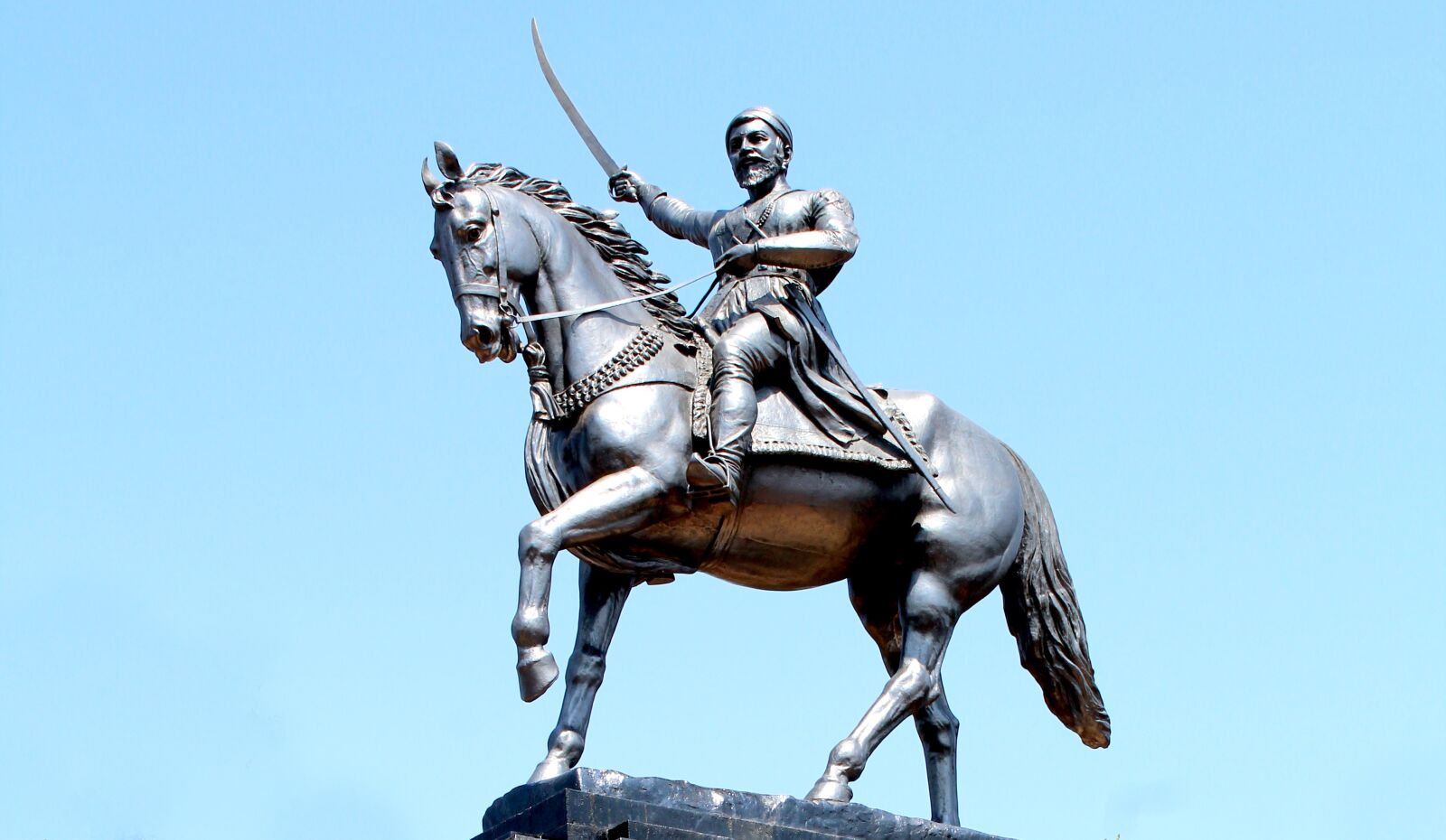 Canon EOS 1200D (EOS Rebel T5 / EOS Kiss X70 / EOS Hi) sample photo. Statue, maharaj, horse photography