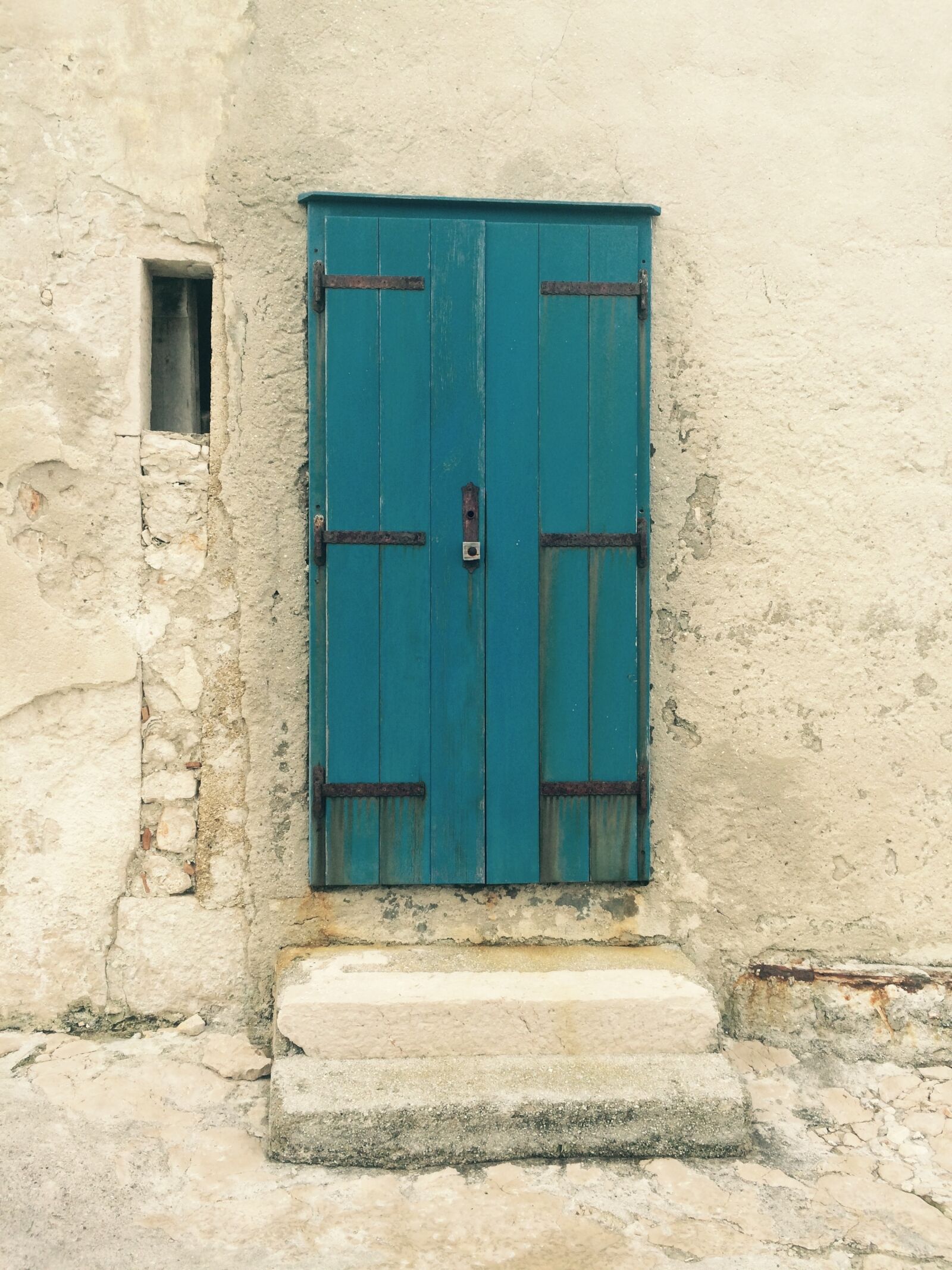 iPhone 5s back camera 4.15mm f/2.2 sample photo. Dalmatia, doors, croatia photography