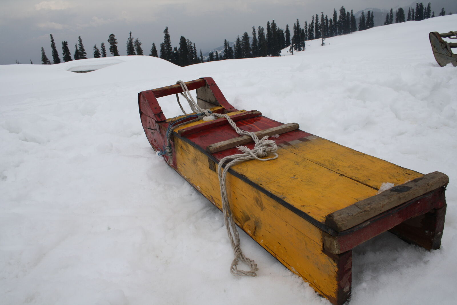 Canon EF-S 18-55mm F3.5-5.6 II sample photo. Sledge, snow photography