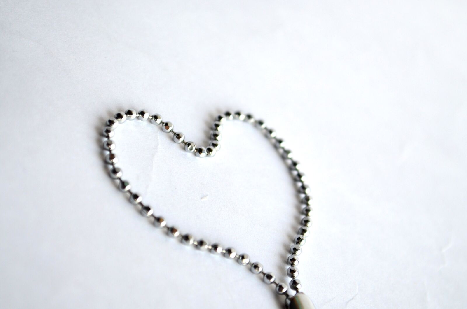 Nikon D5100 sample photo. Heart, chain, jewelry photography