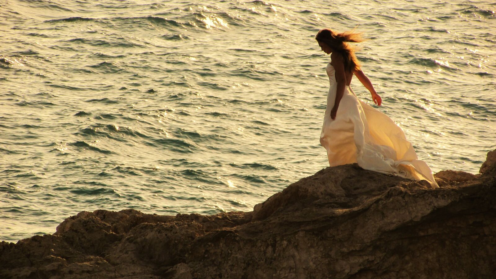 Canon PowerShot SX400 IS sample photo. Woman, sunset, sea photography