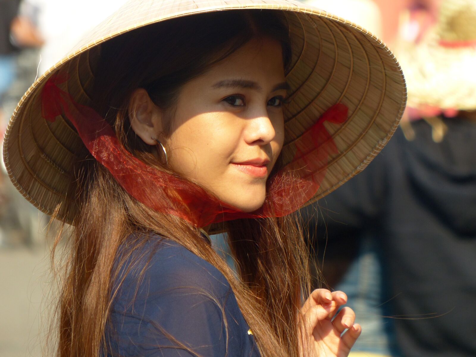 Panasonic Lumix DMC-FZ200 sample photo. Vietnam, hat, tradition photography