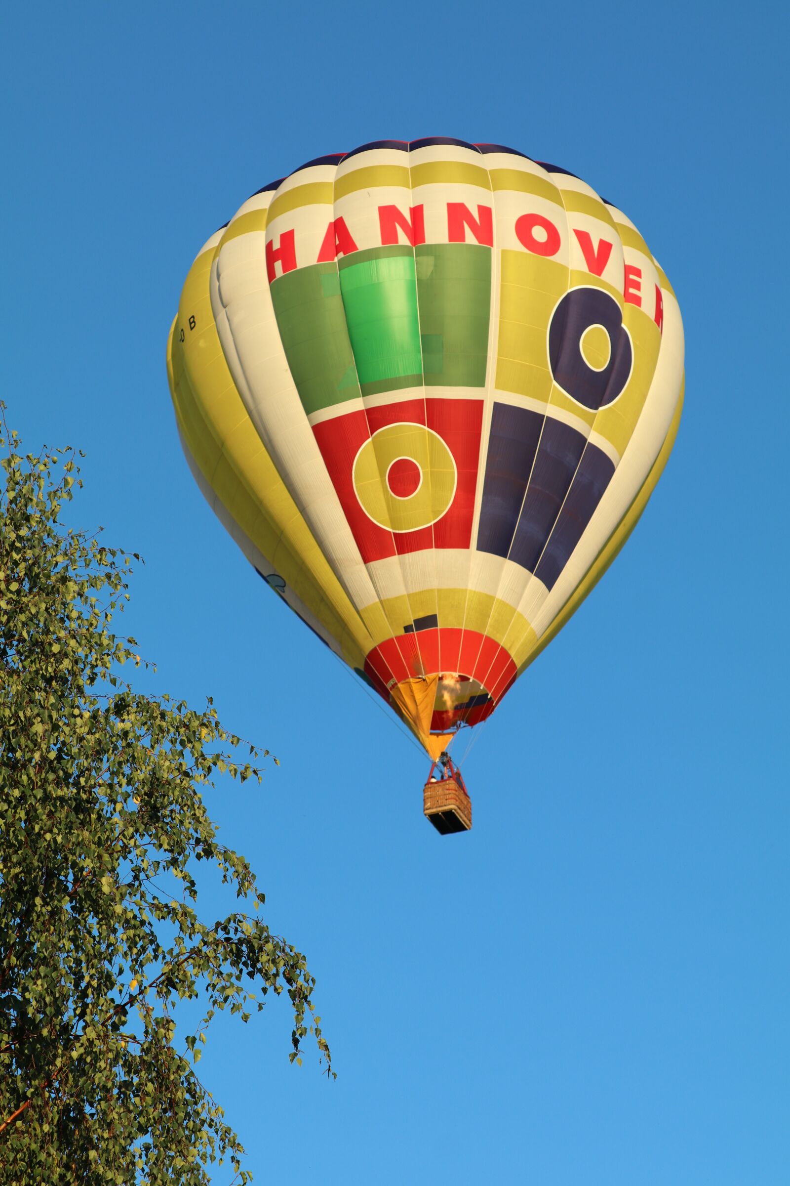 Canon EF 70-300 F4-5.6 IS II USM sample photo. Balloon, flying, travel photography
