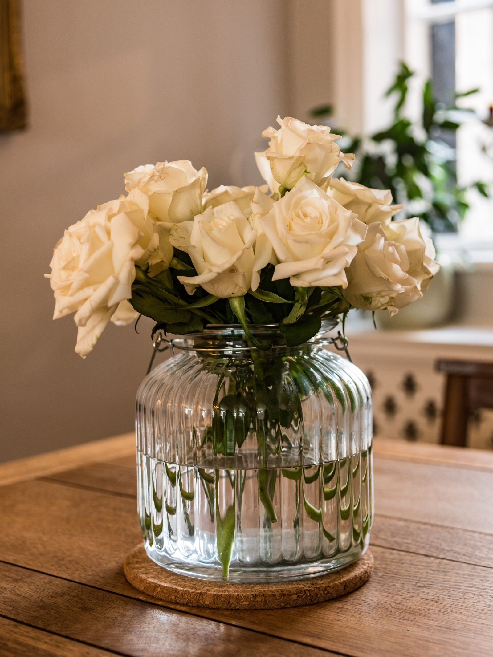 Nikon D750 sample photo. Glass, roses, vase photography