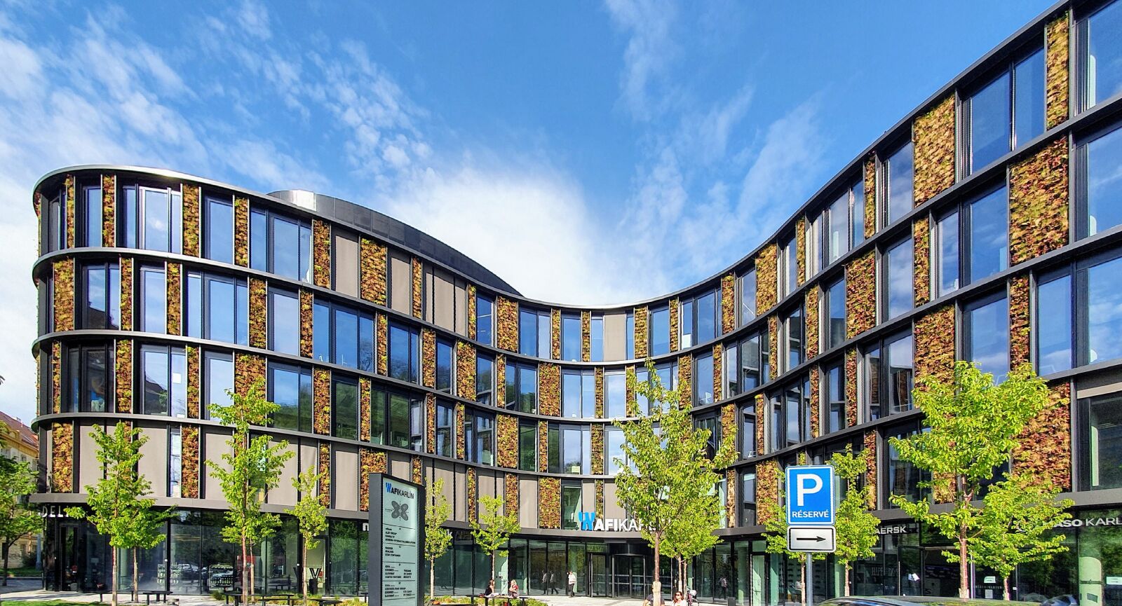 Samsung SM-G975F sample photo. Facade greening, prague, architecture photography