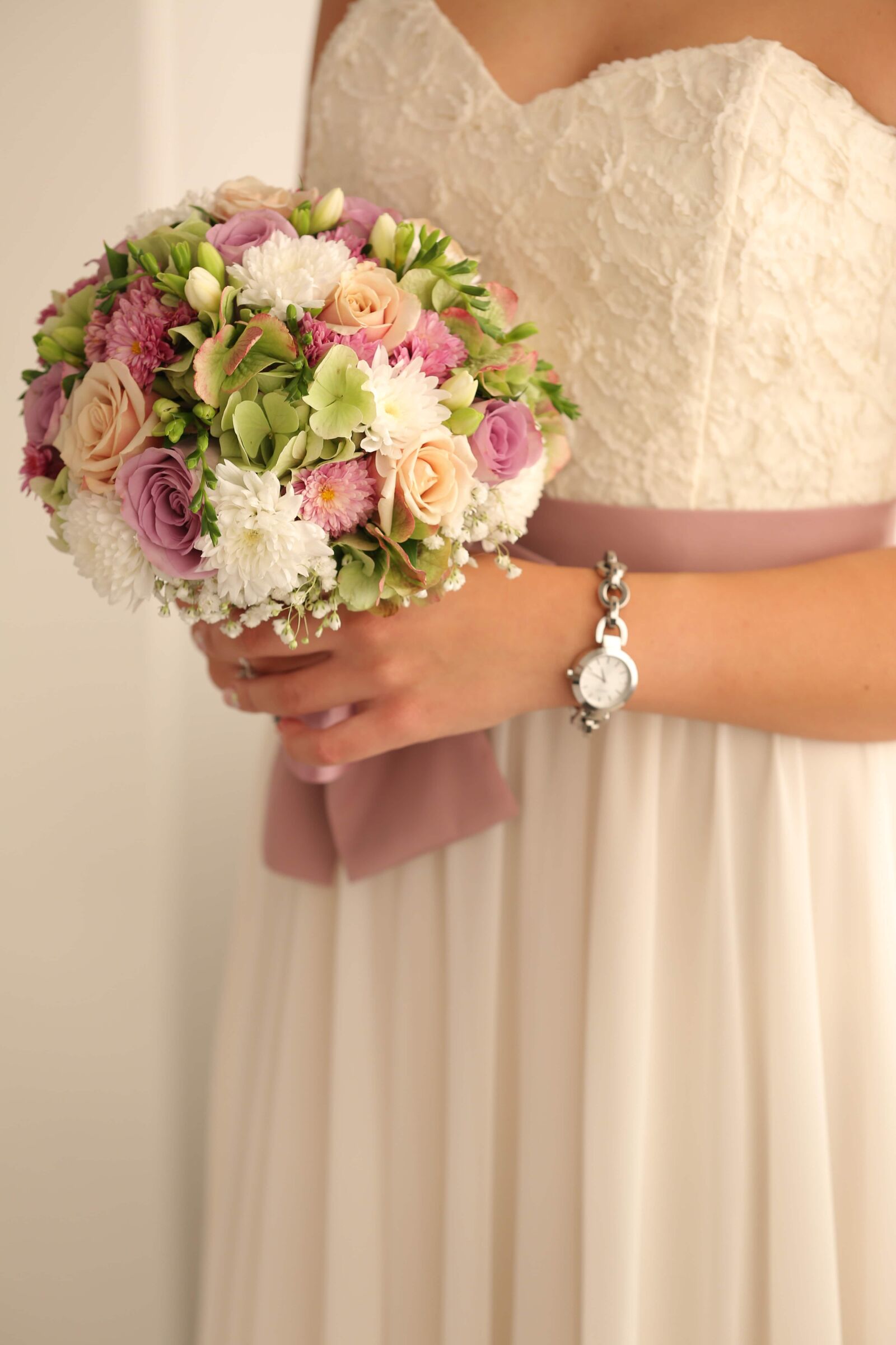 Canon EOS 5D Mark III sample photo. Bouquet, bride, dress, elegance photography