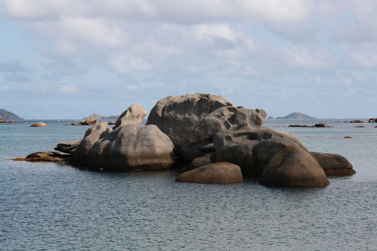 Canon EOS 1000D (EOS Digital Rebel XS / EOS Kiss F) sample photo. Brittany, pink granite coast photography