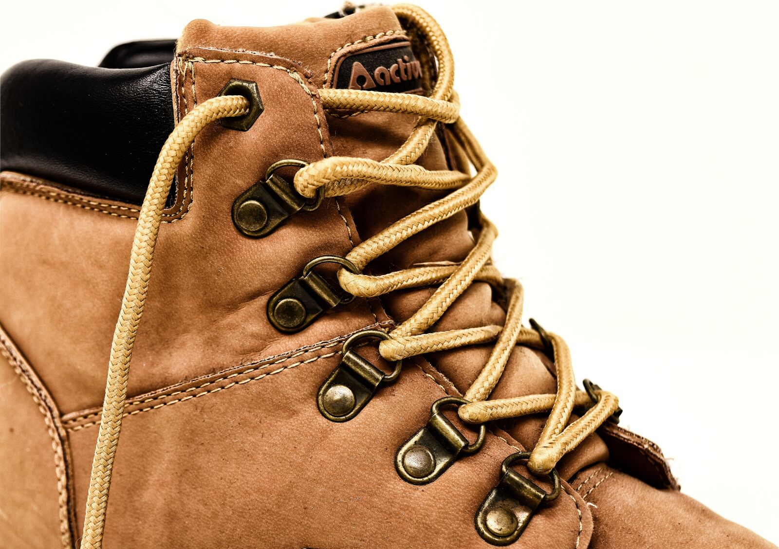 Nikon D7200 sample photo. Hiking shoes, boots, leather photography
