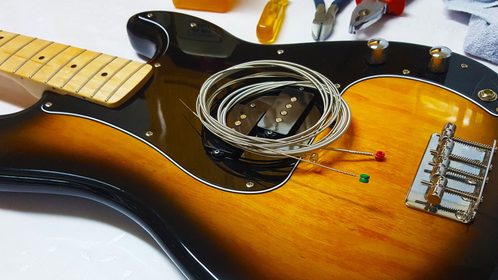 Samsung Galaxy S6 sample photo. Low, bass guitar, music photography